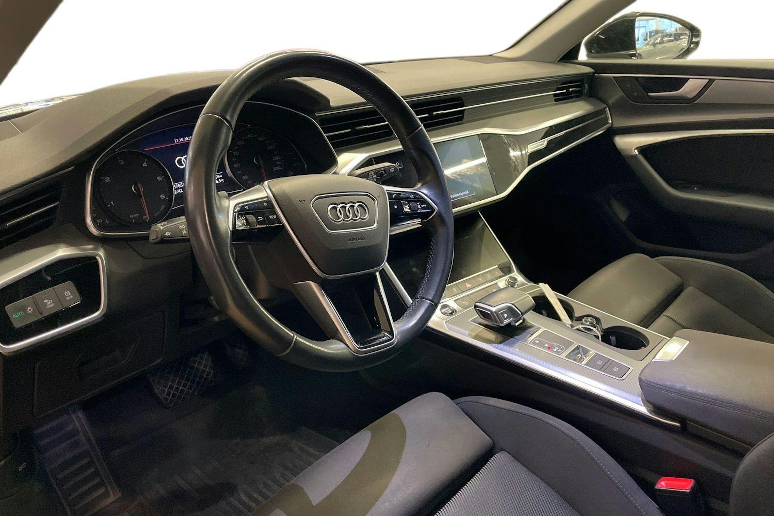 musta Audi A6 2021 kuva 3.