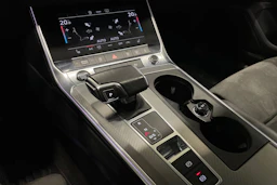 musta Audi A6 2021 kuva 24.