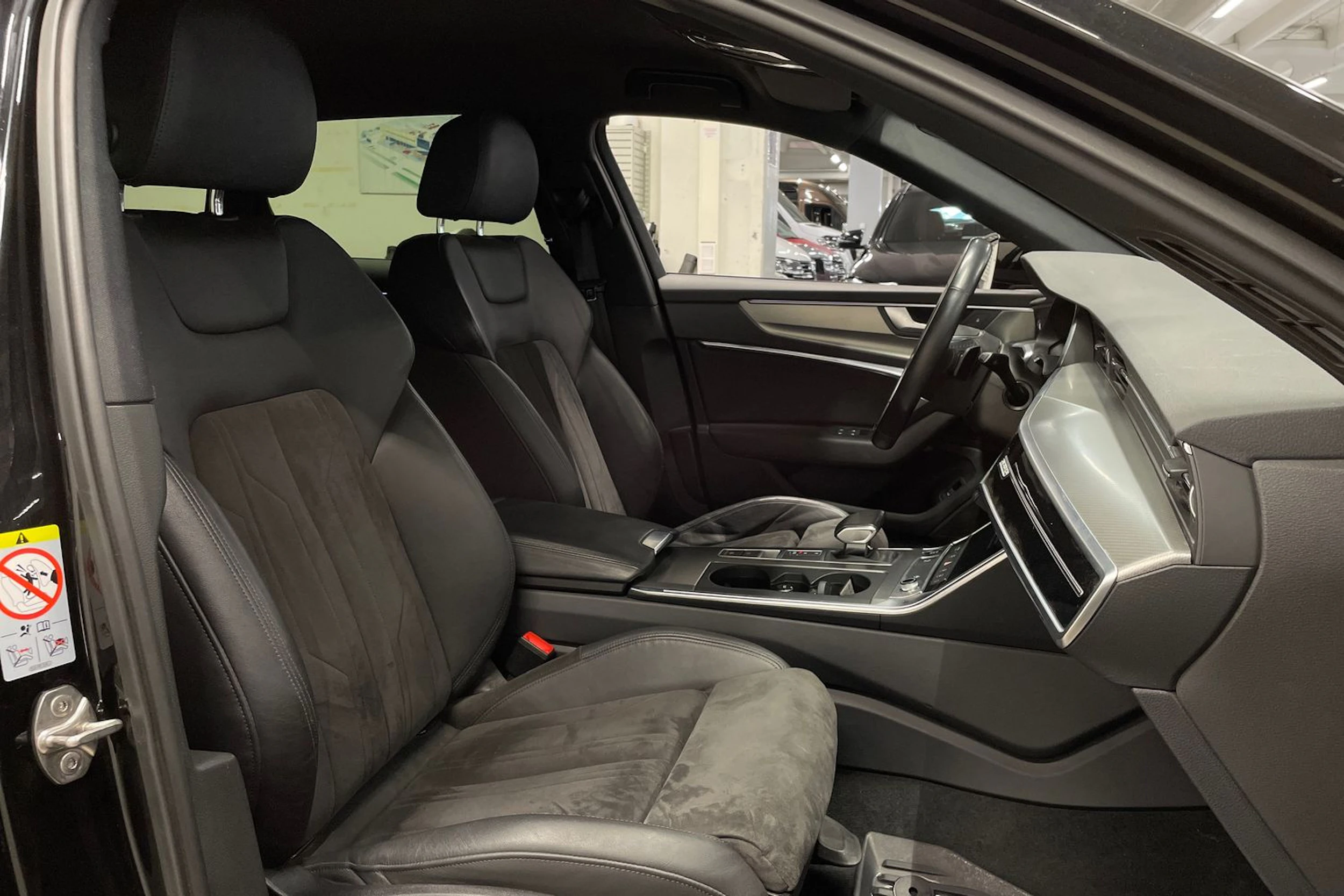 musta Audi A6 2021 kuva 30.