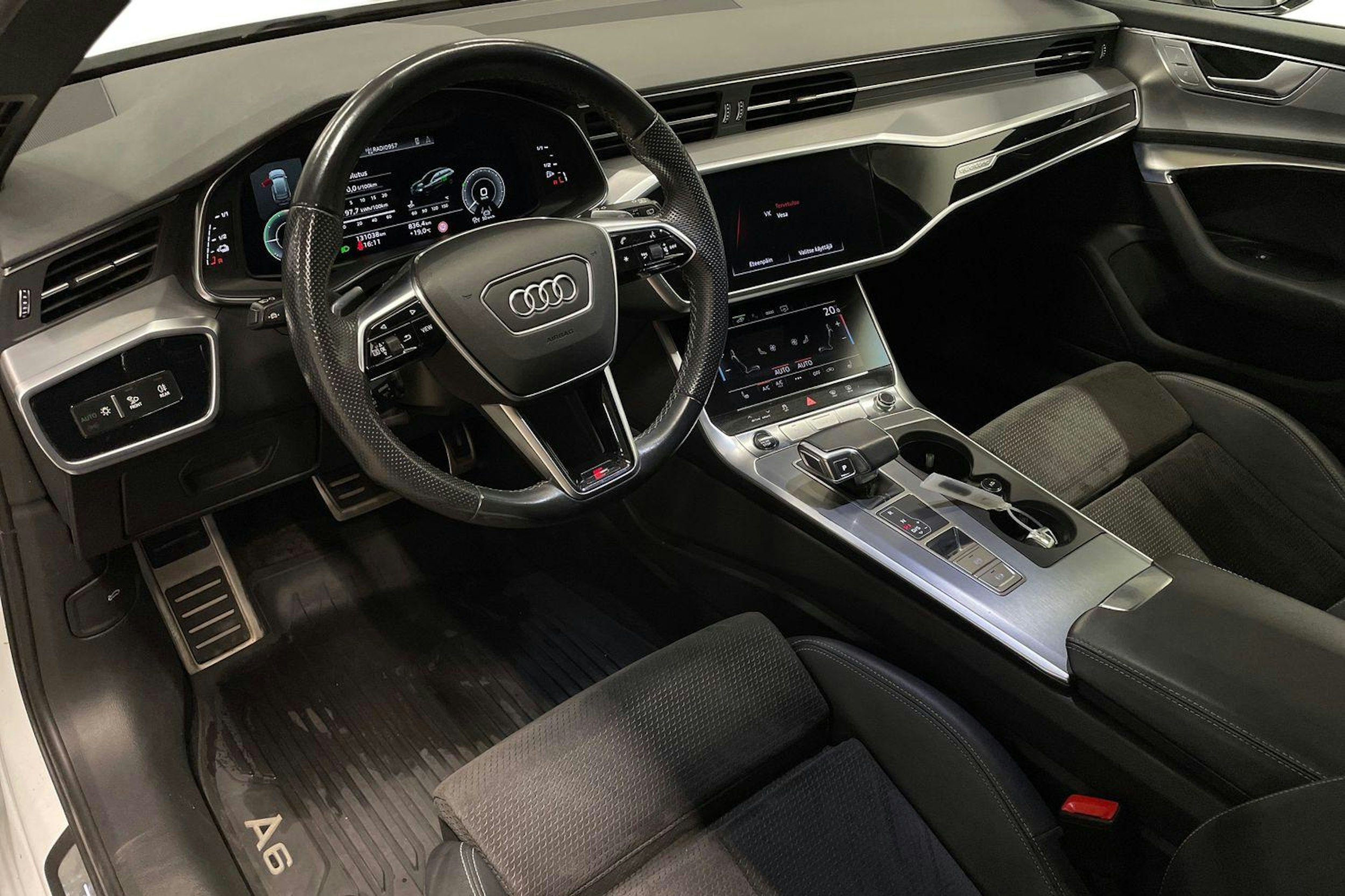valkoinen Audi A6 2021 kuva 7.