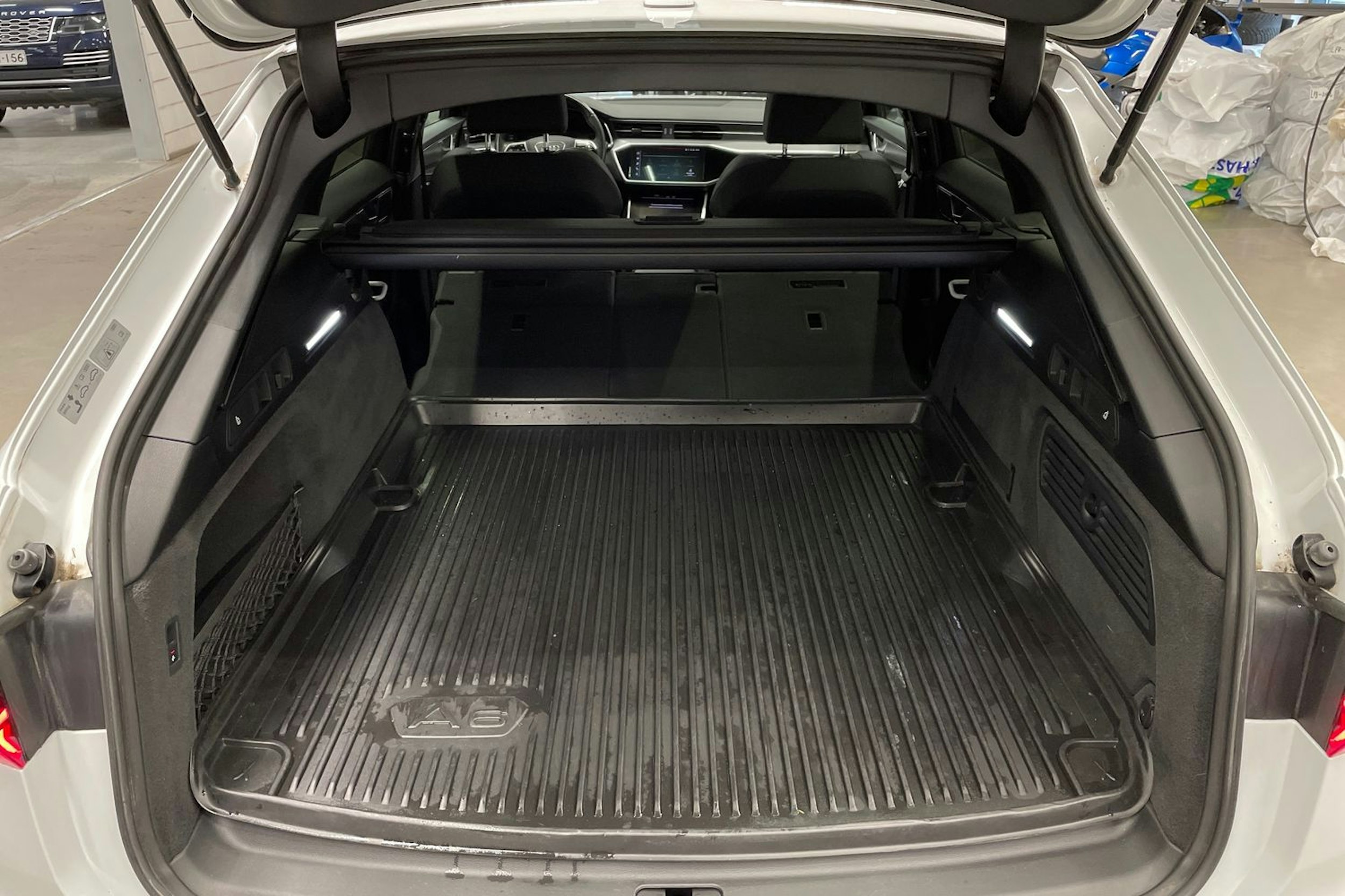 valkoinen Audi A6 2021 kuva 15.