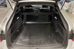 valkoinen Audi A6 2021 kuva 15.