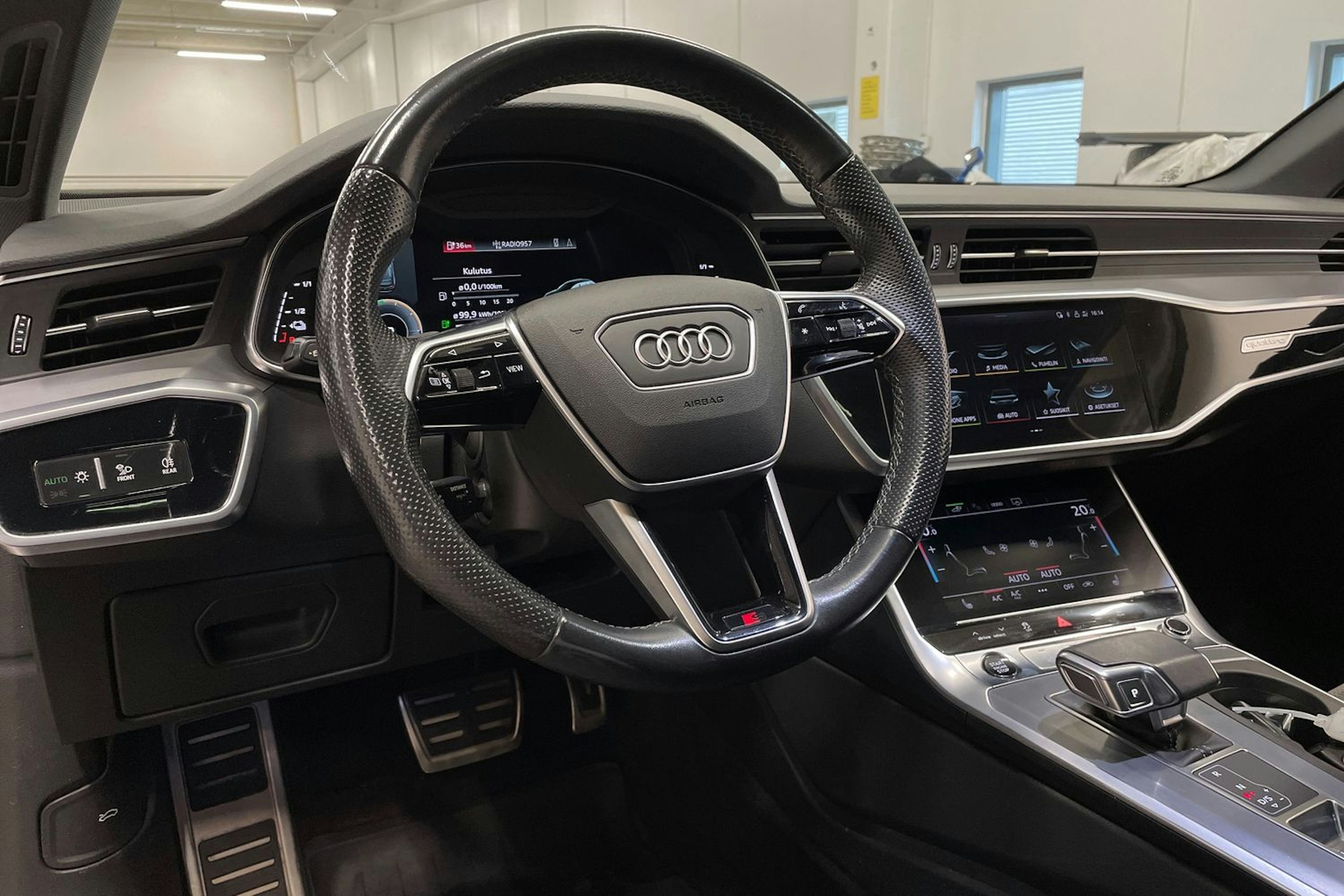 valkoinen Audi A6 2021 kuva 30.