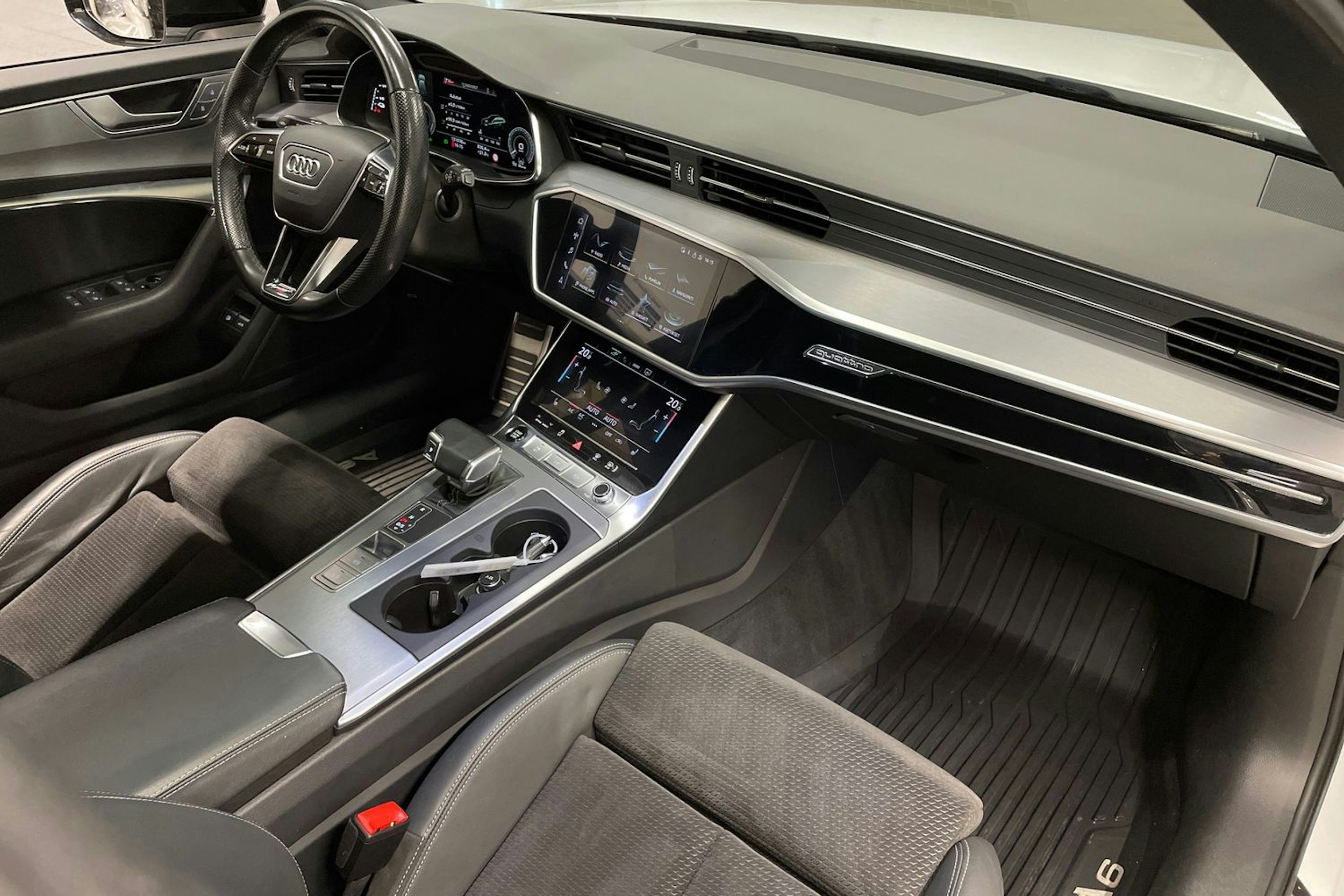 valkoinen Audi A6 2021 kuva 32.