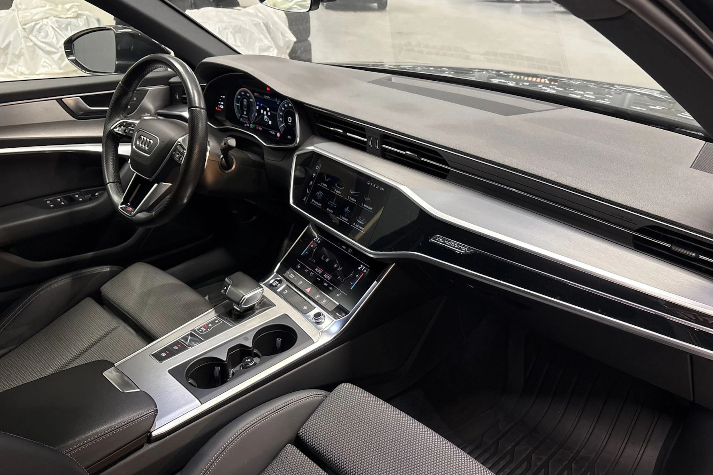 harmaa Audi A6 2021 kuva 35.