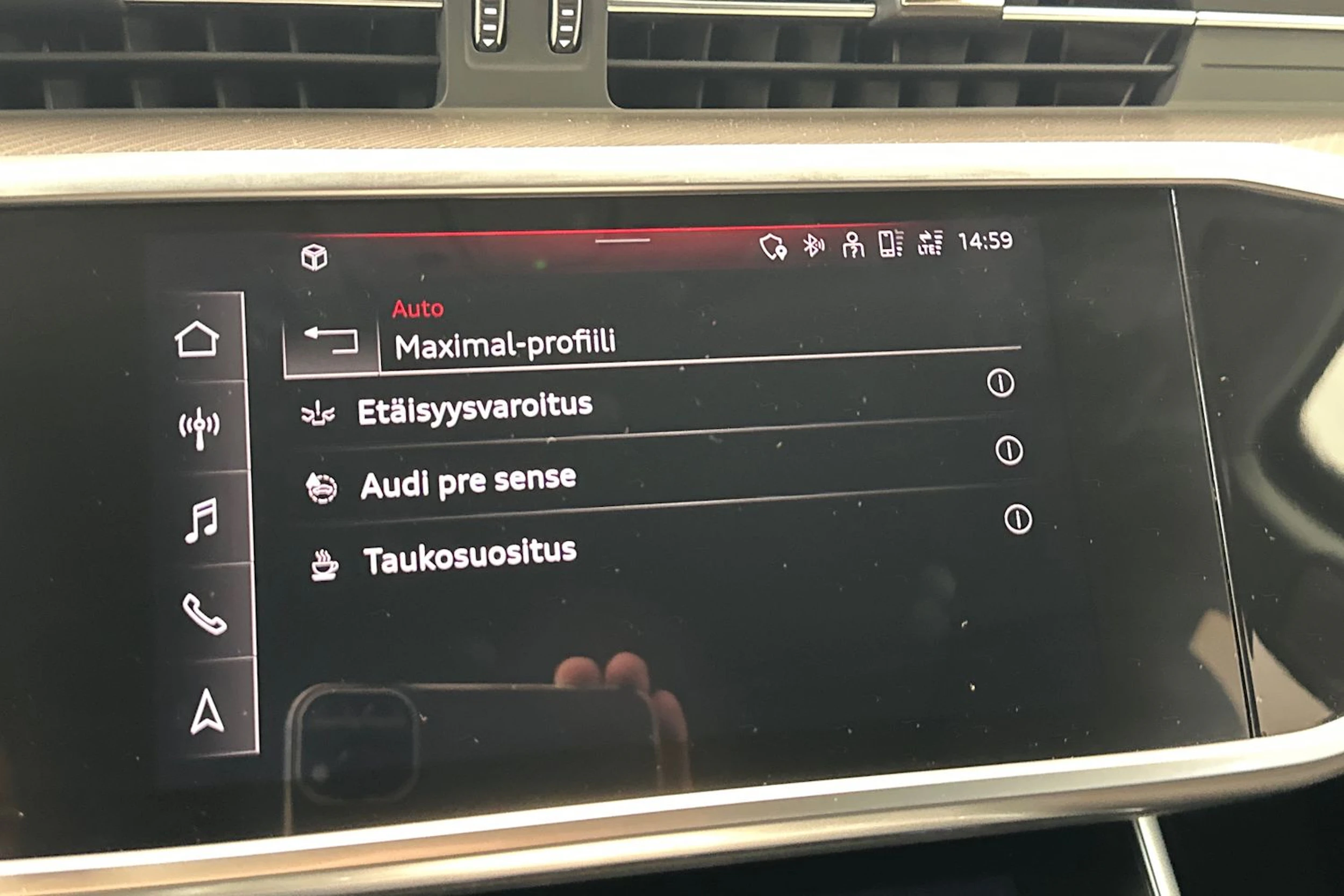 valkoinen Audi A6 2021 kuva 27.