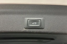 valkoinen Audi A6 2021 kuva 34.
