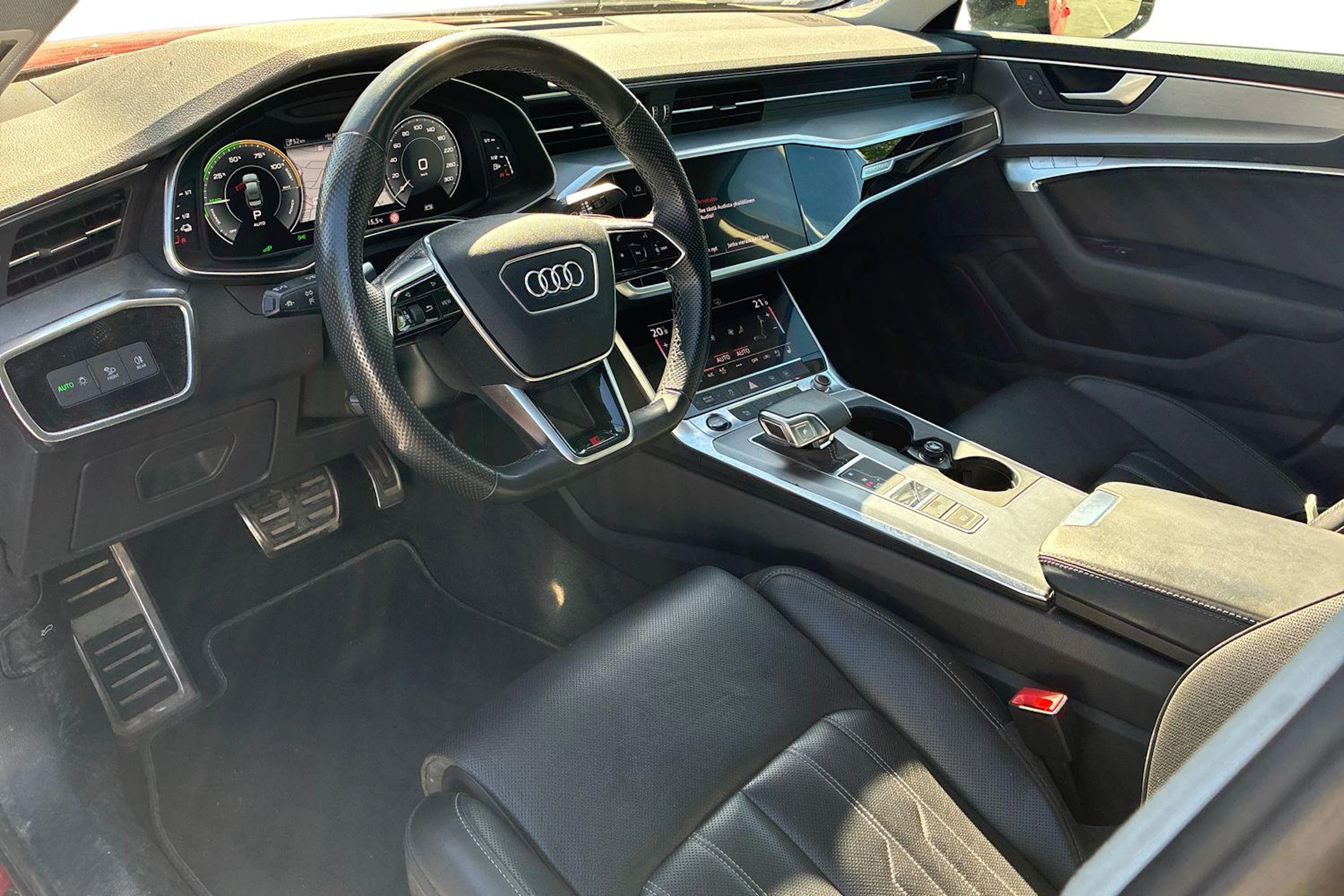 punainen Audi A6 2021 kuva 3.