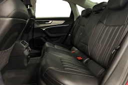 punainen Audi A6 2021 kuva 8.