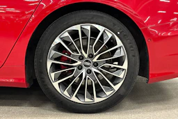 punainen Audi A6 2021 kuva 10.