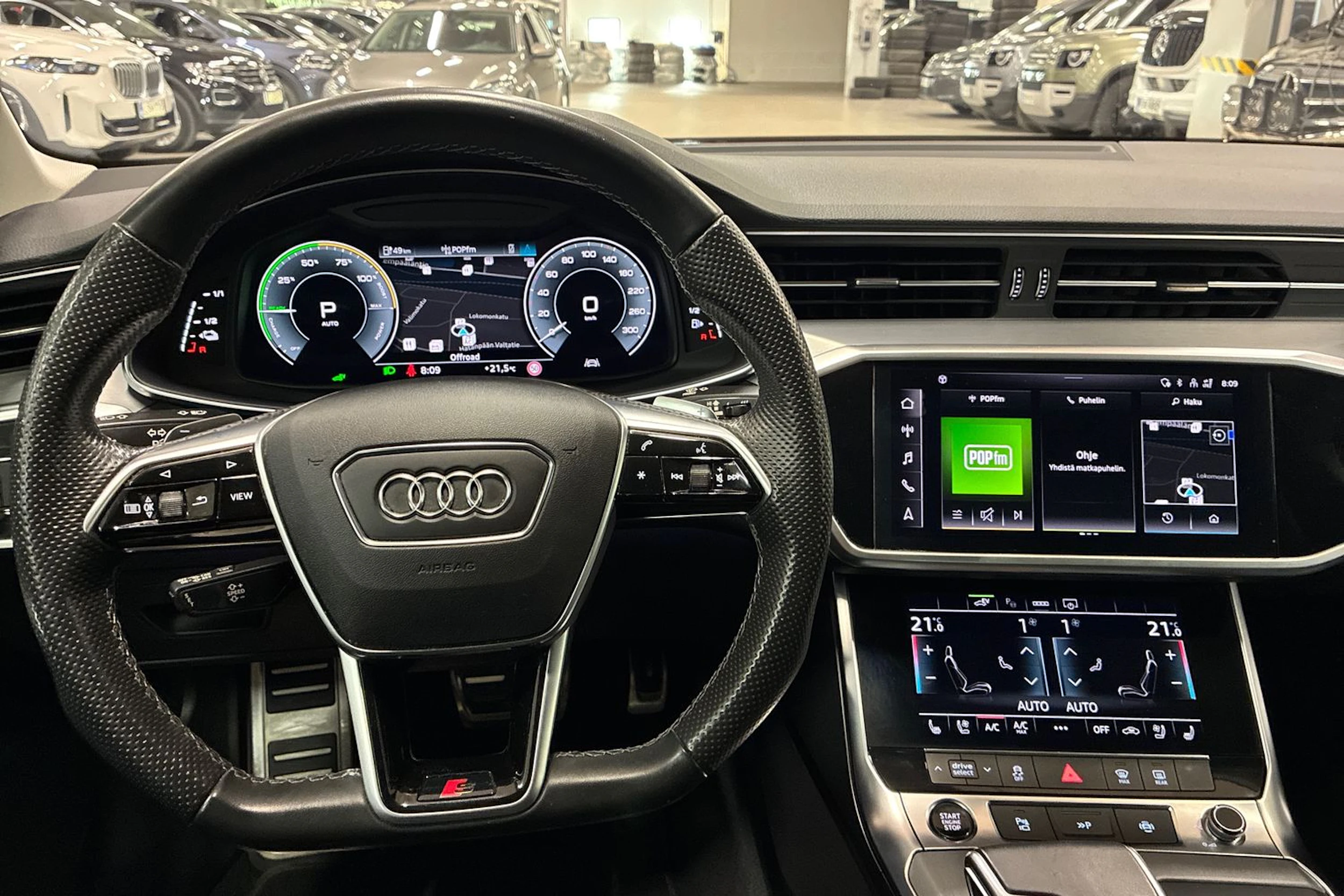 punainen Audi A6 2021 kuva 11.