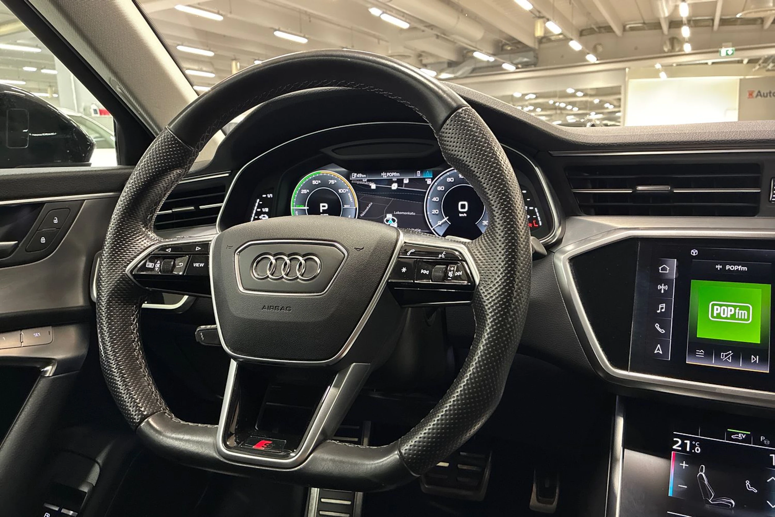 punainen Audi A6 2021 kuva 12.