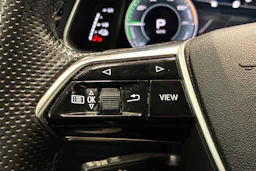 punainen Audi A6 2021 kuva 14.