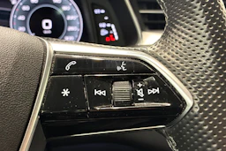punainen Audi A6 2021 kuva 15.