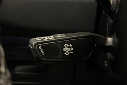 punainen Audi A6 2021 kuva 16.
