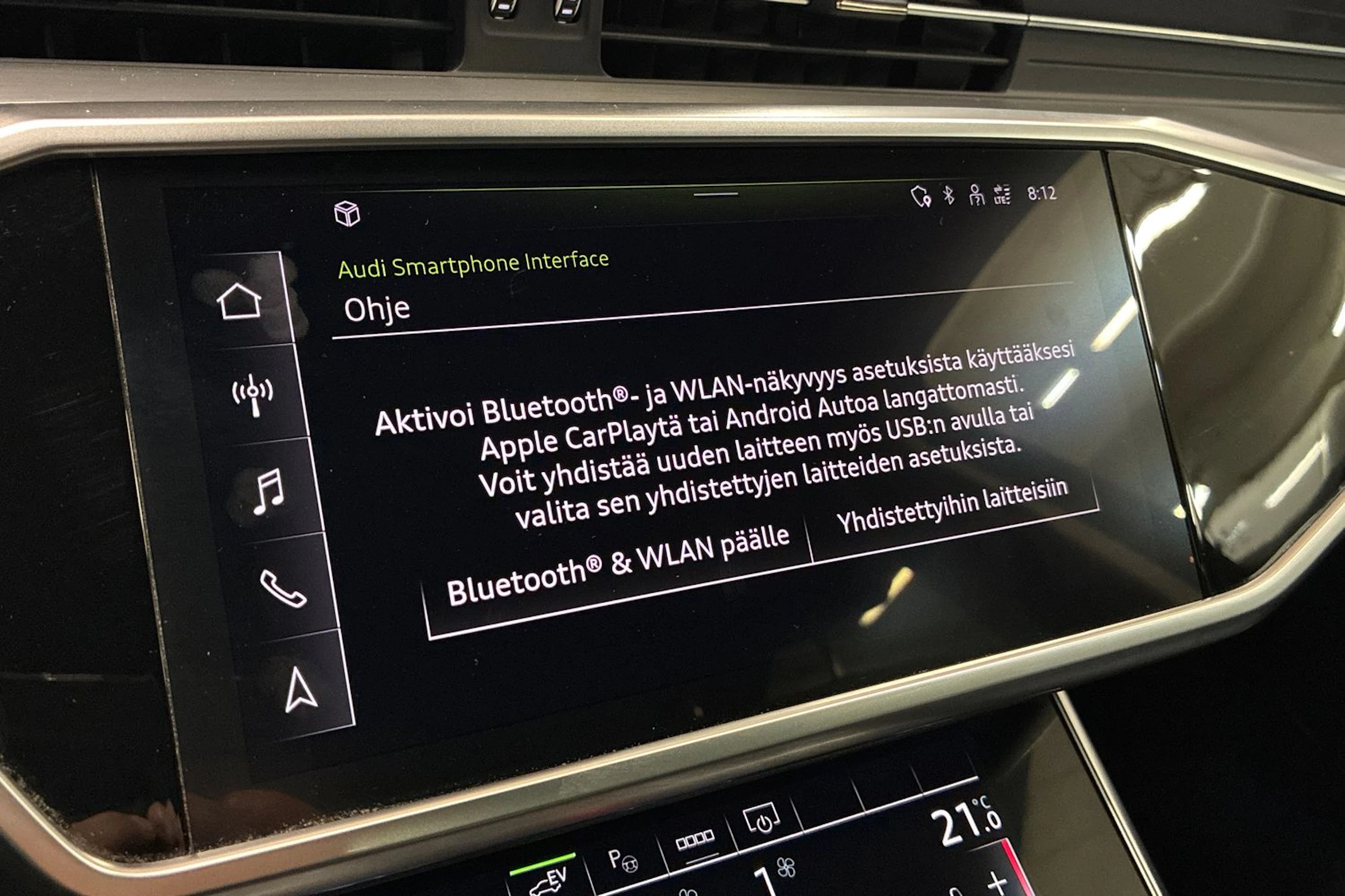 punainen Audi A6 2021 kuva 24.