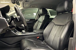 punainen Audi A6 2021 kuva 27.