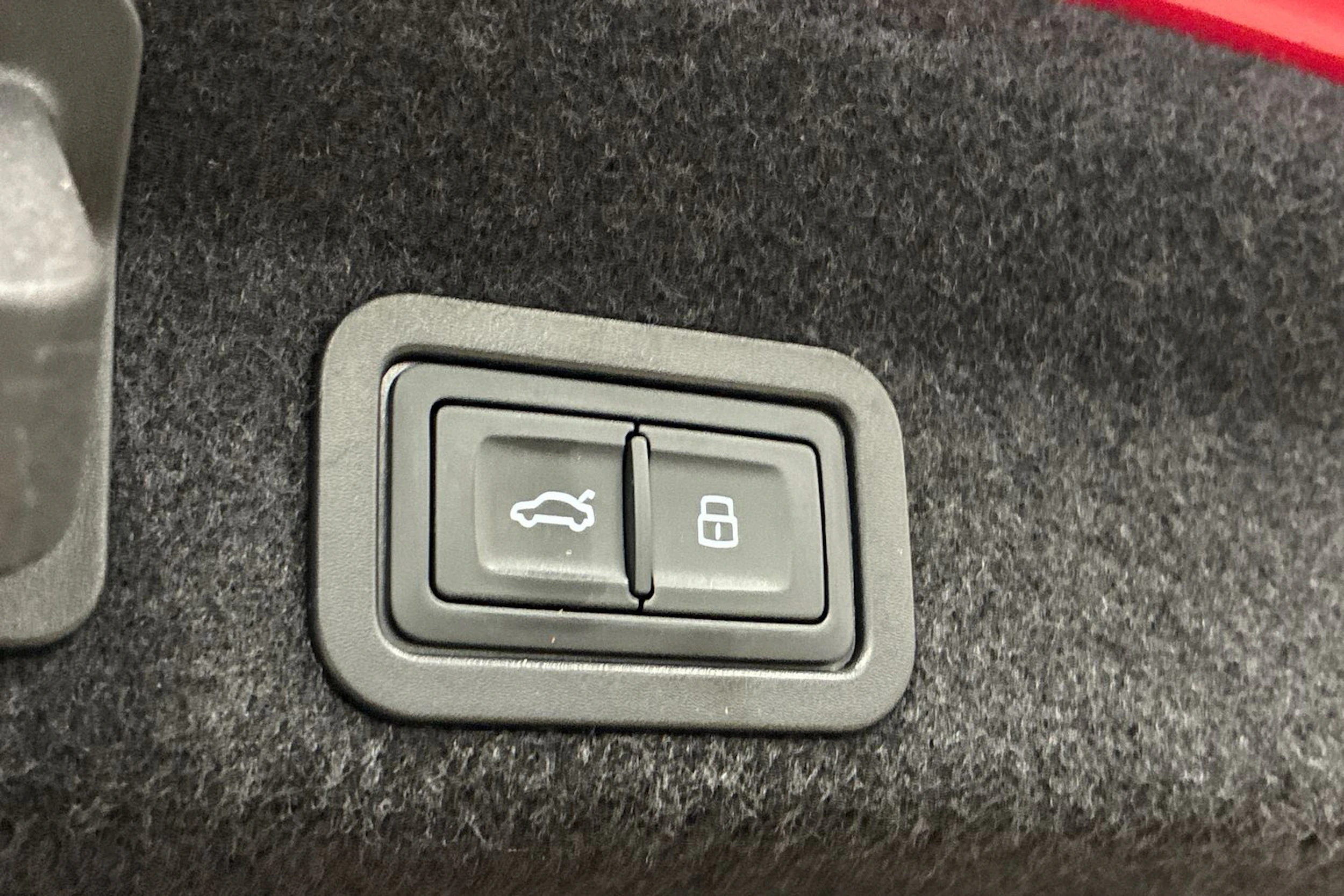 punainen Audi A6 2021 kuva 30.