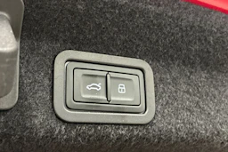 punainen Audi A6 2021 kuva 30.