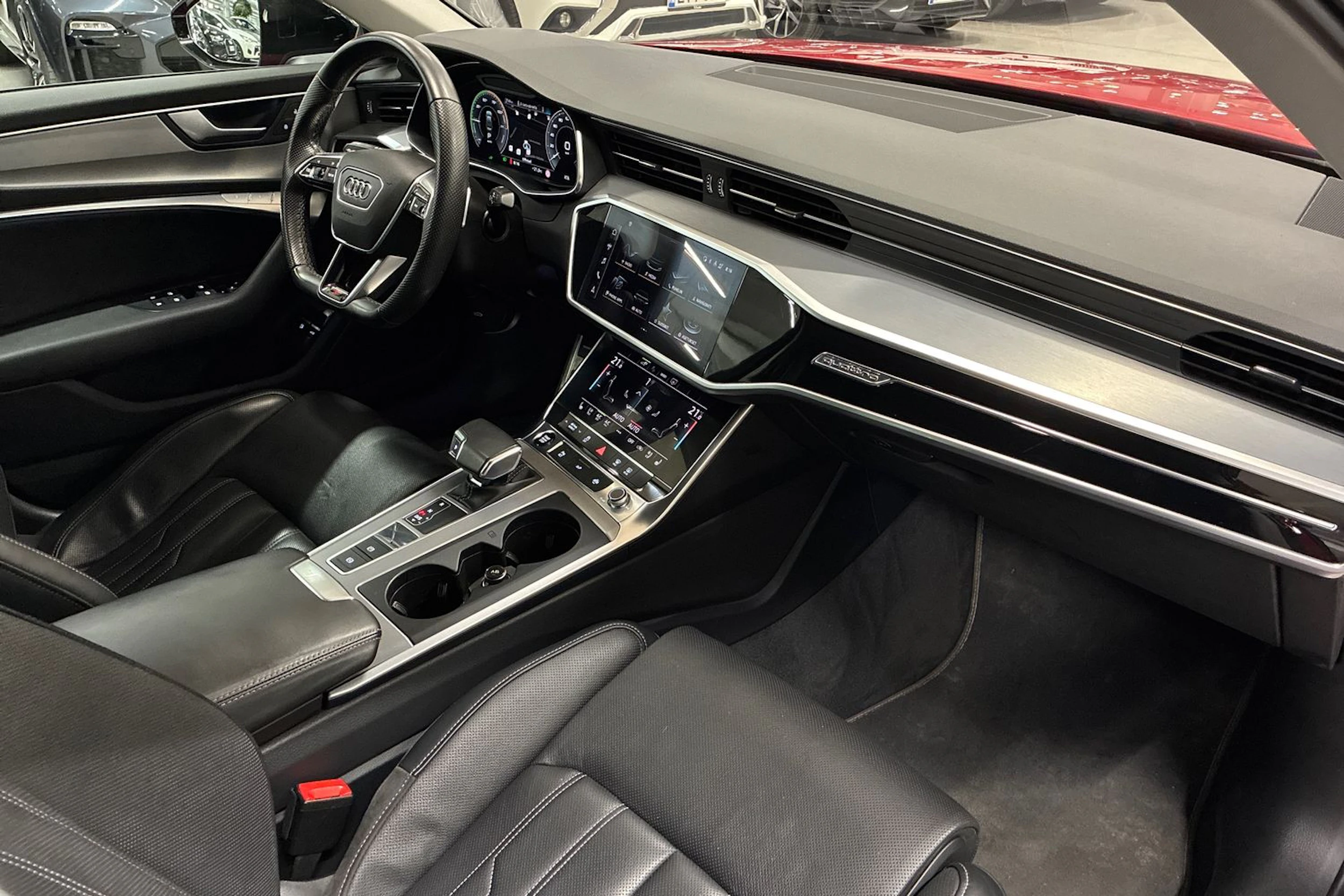 punainen Audi A6 2021 kuva 34.