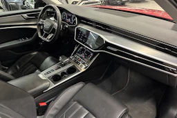 punainen Audi A6 2021 kuva 34.