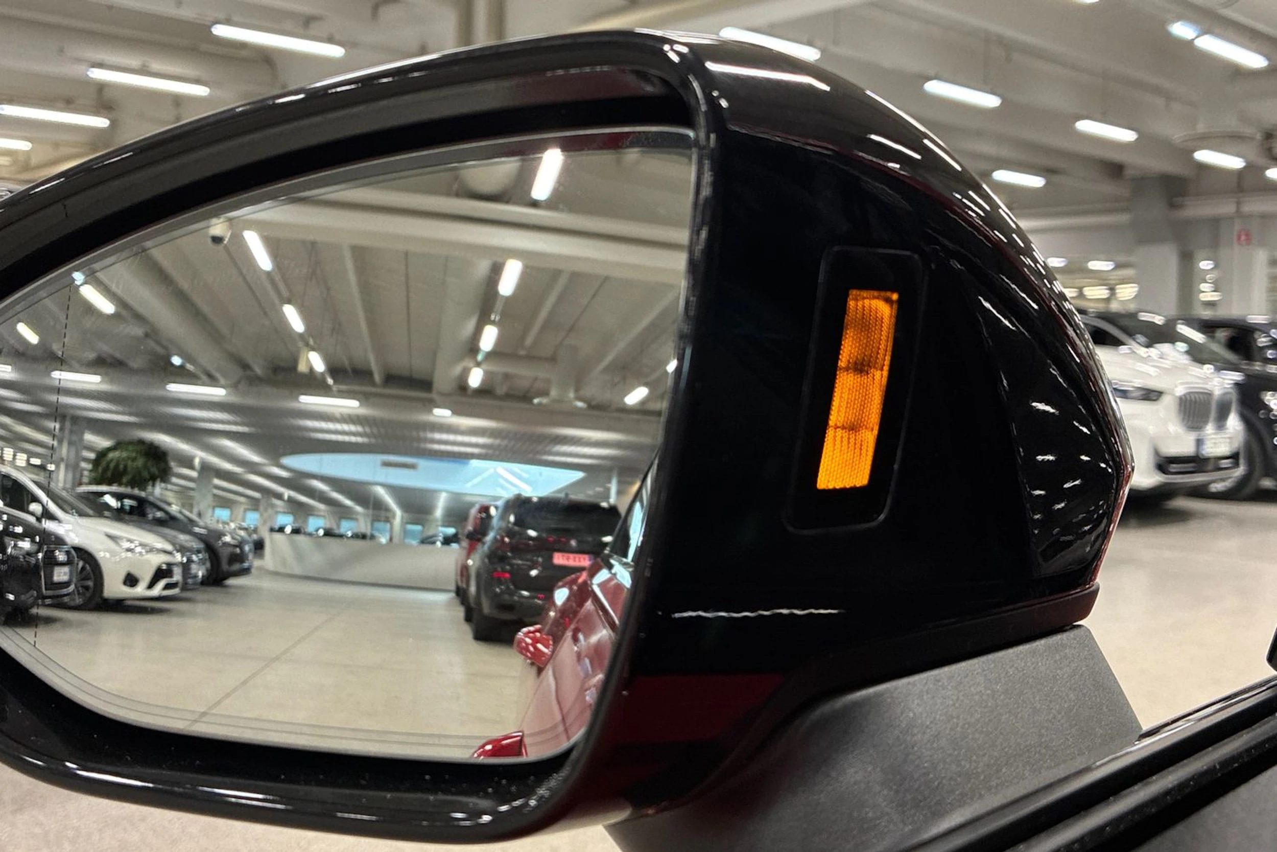 punainen Audi A6 2021 kuva 36.