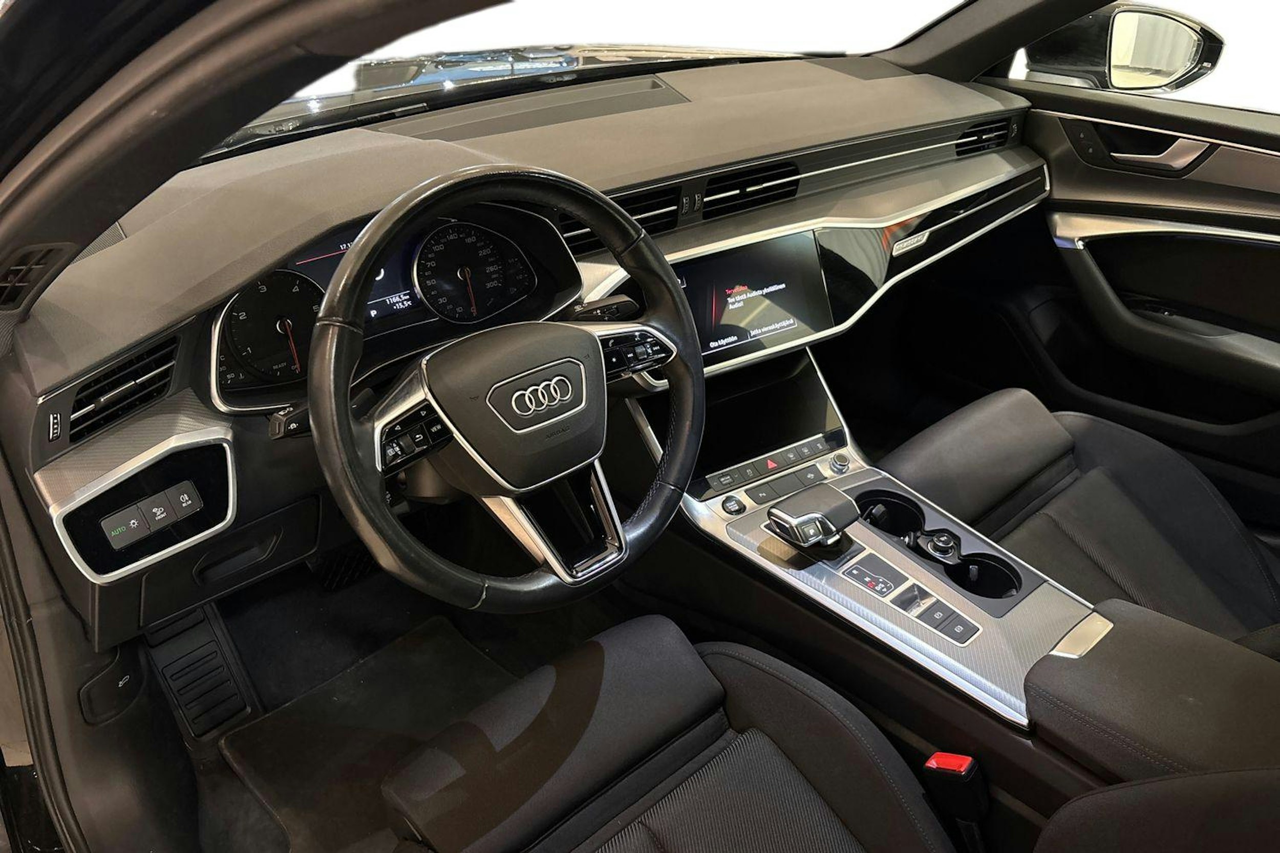 Musta Audi A6 2021 kuva 7.