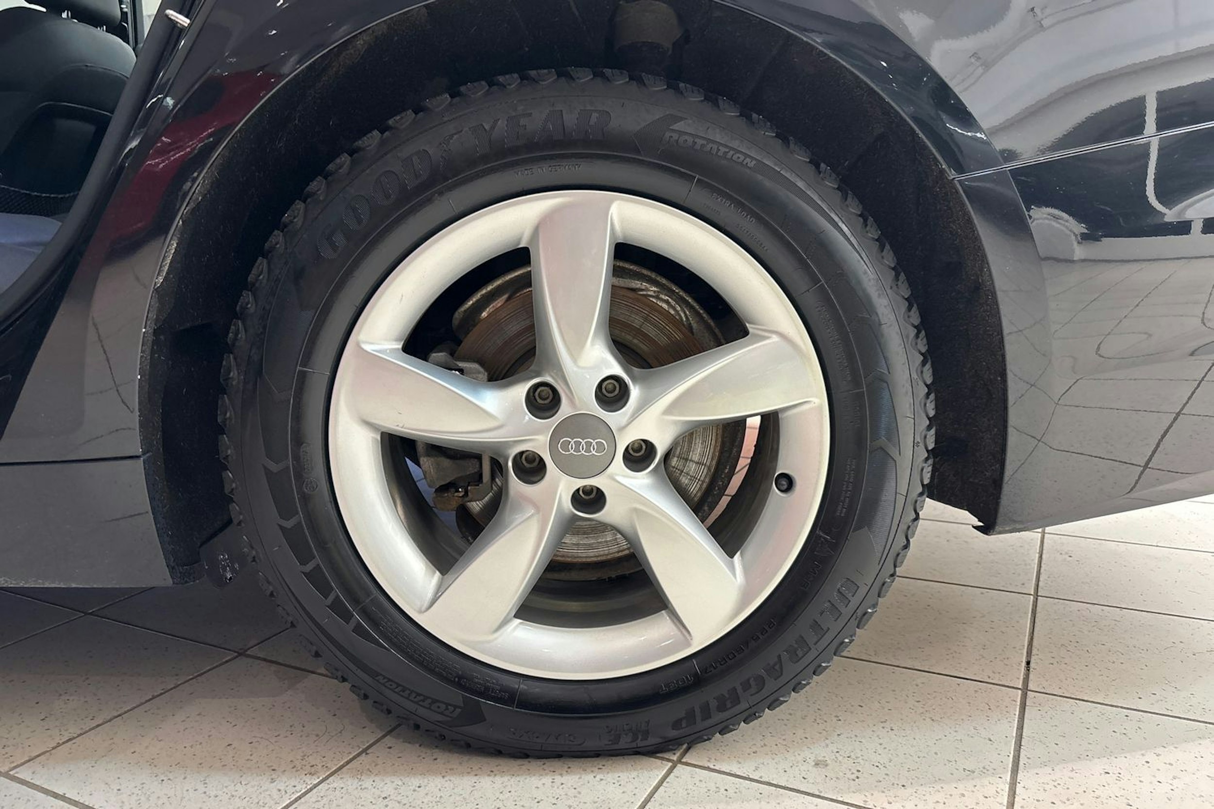 Musta Audi A6 2021 kuva 13.