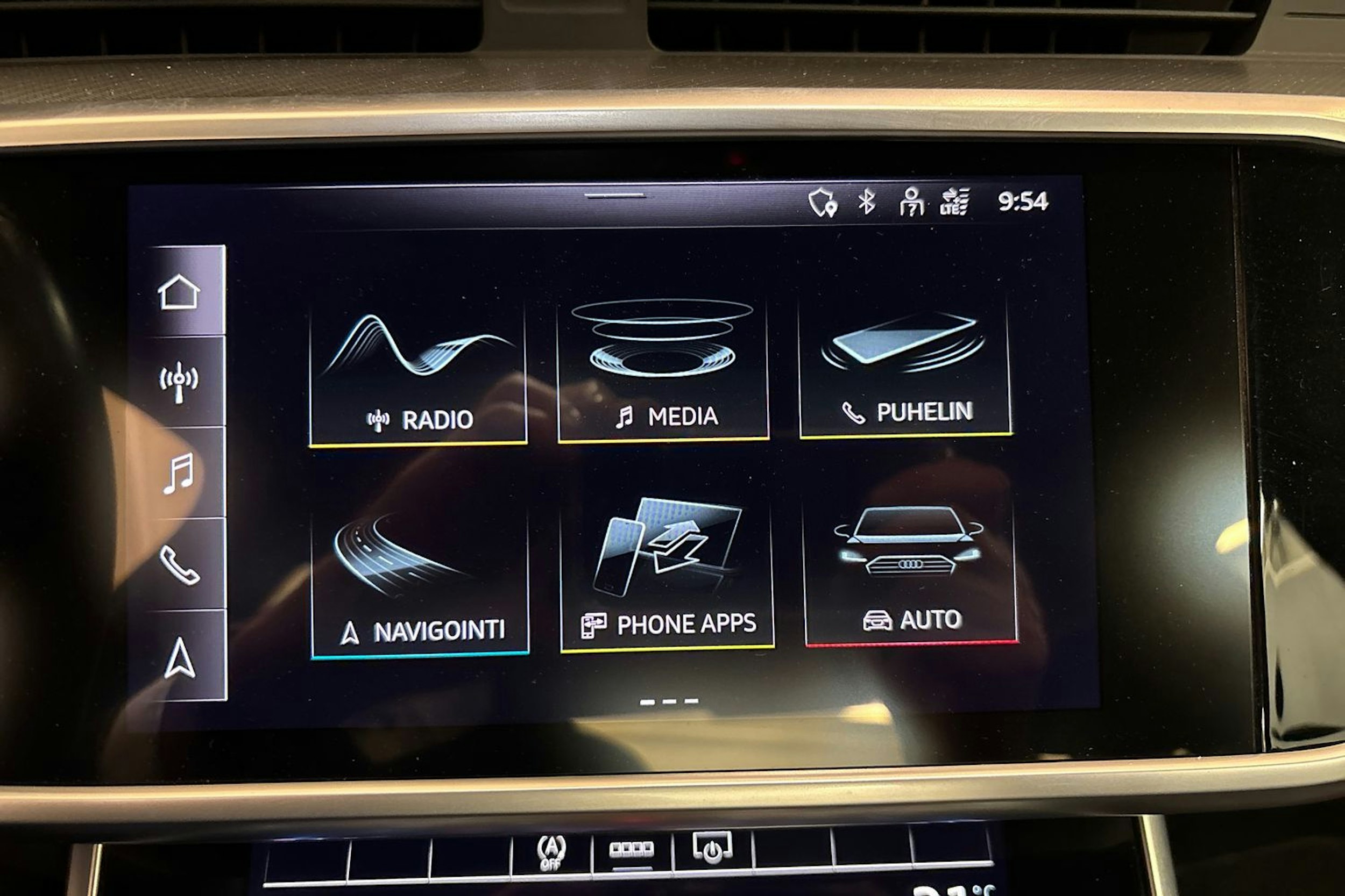 Musta Audi A6 2021 kuva 15.