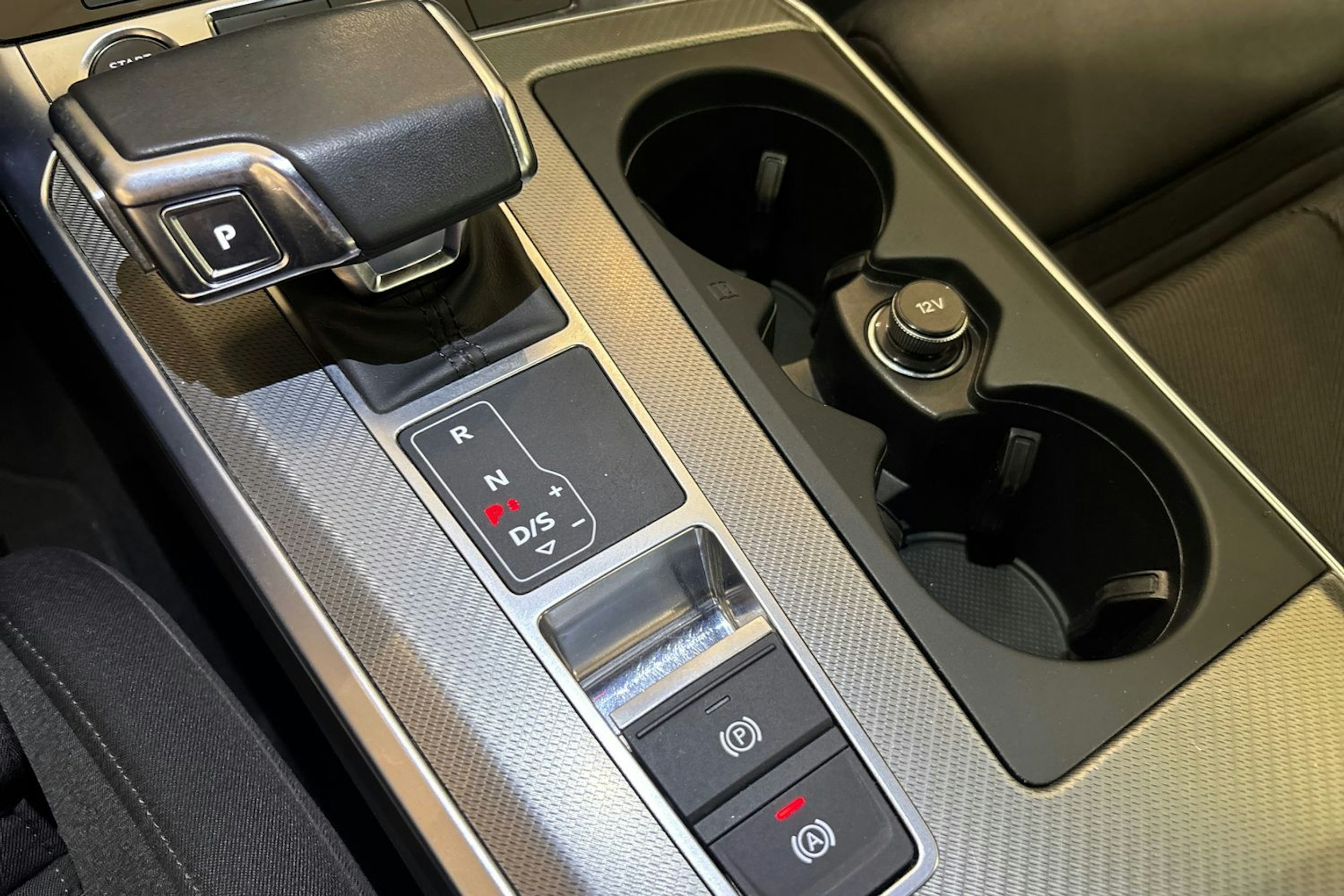 Musta Audi A6 2021 kuva 20.