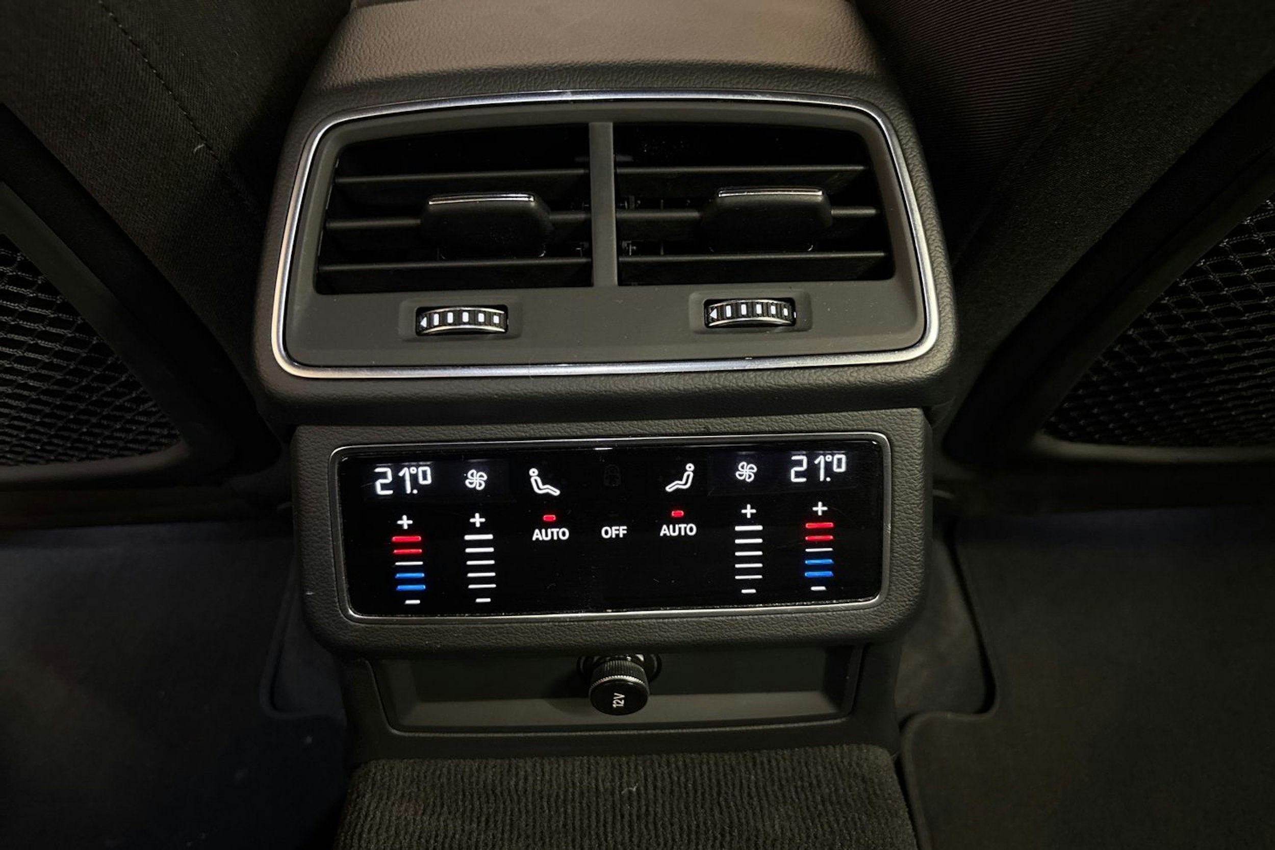 Musta Audi A6 2021 kuva 25.