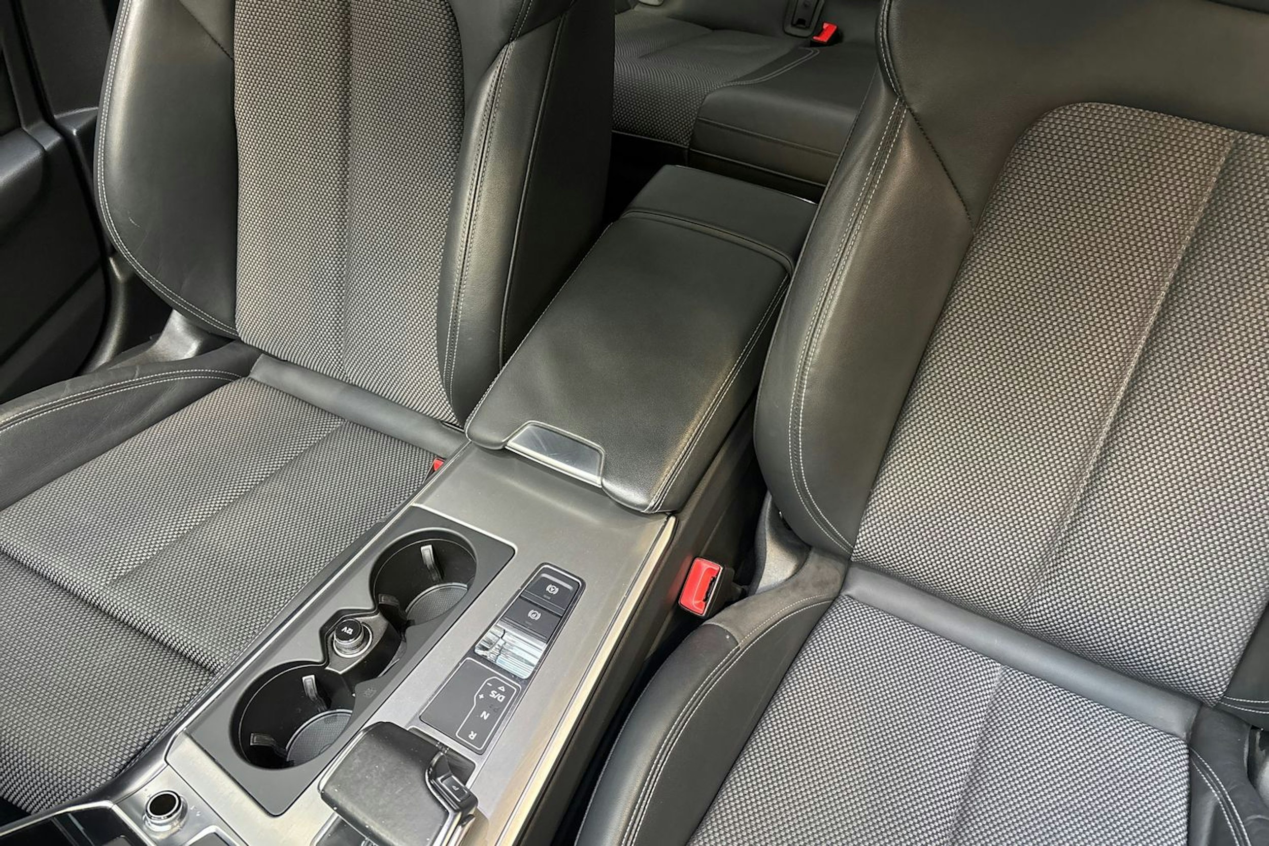 harmaa Audi A6 2021 kuva 28.