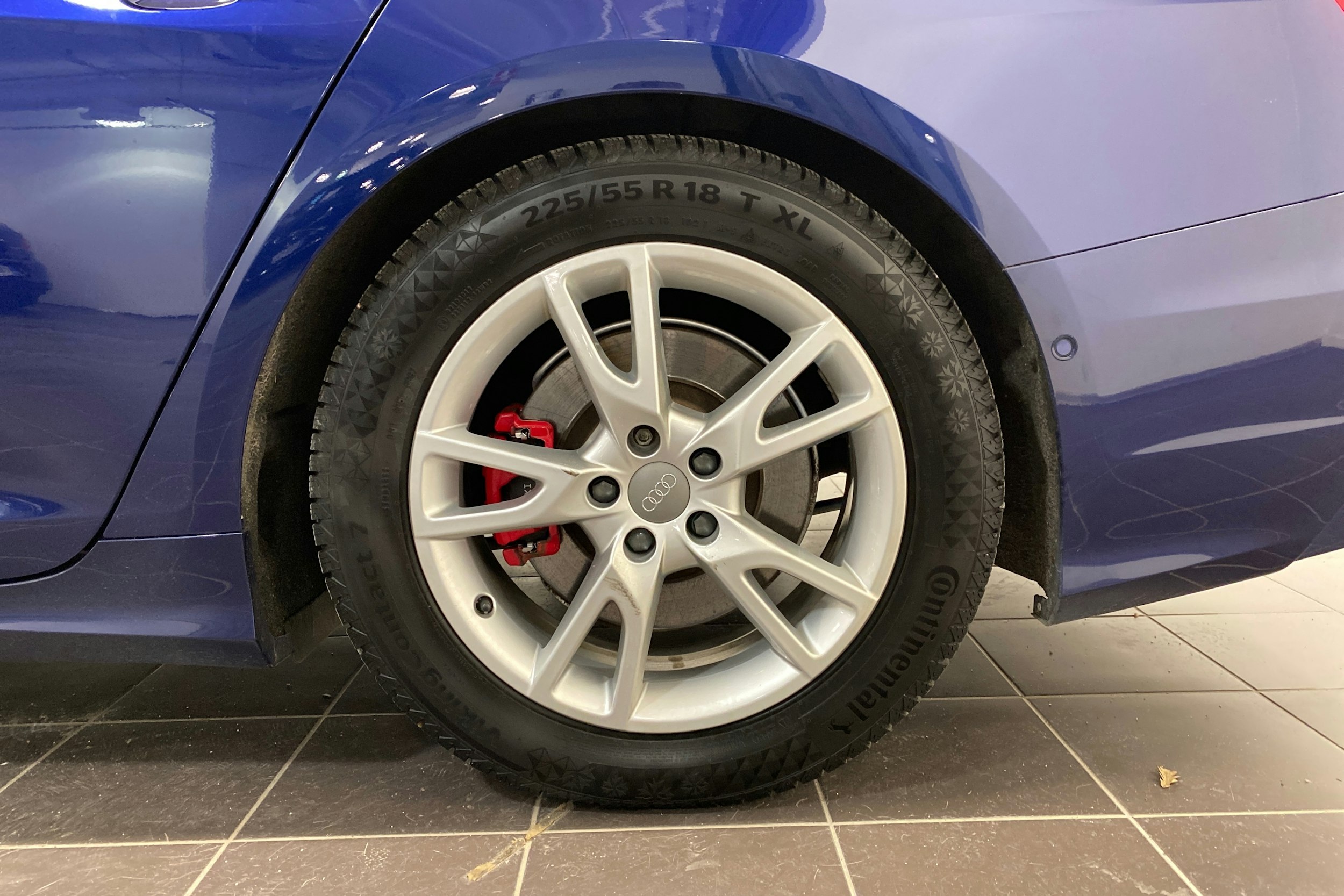 sininen Audi A6 2021 kuva 13.