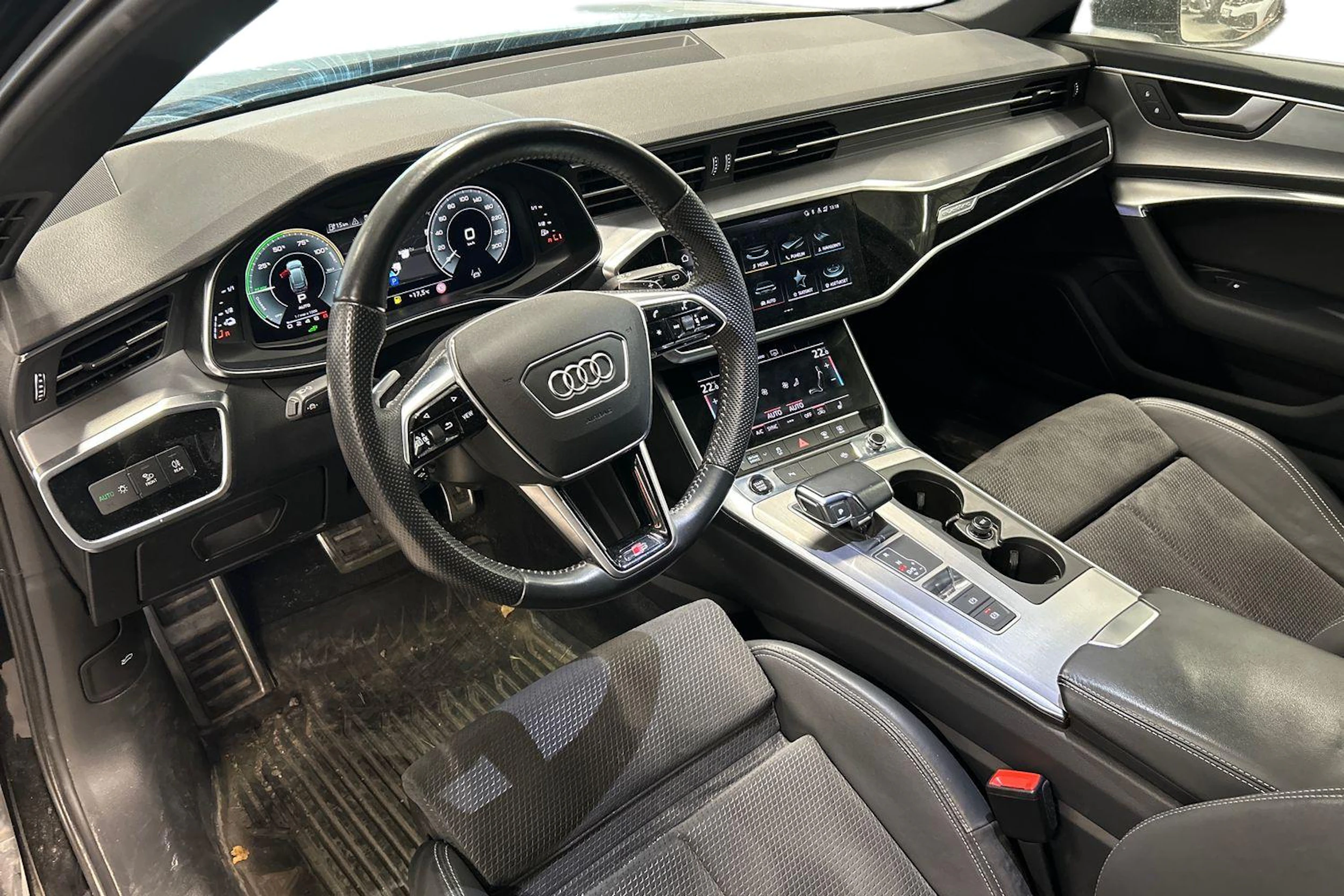 musta Audi A6 2020 kuva 3.