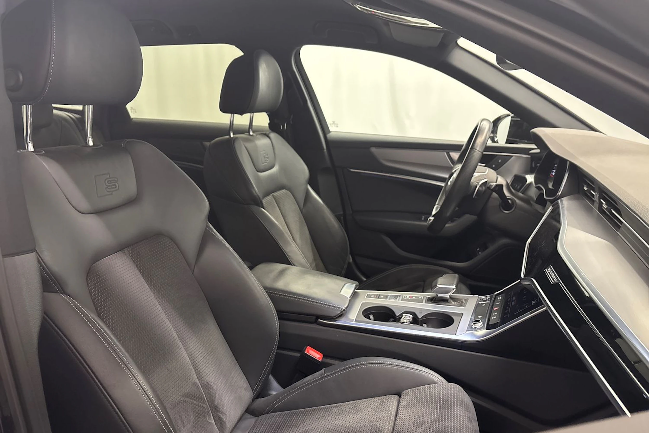 musta Audi A6 2021 kuva 11.