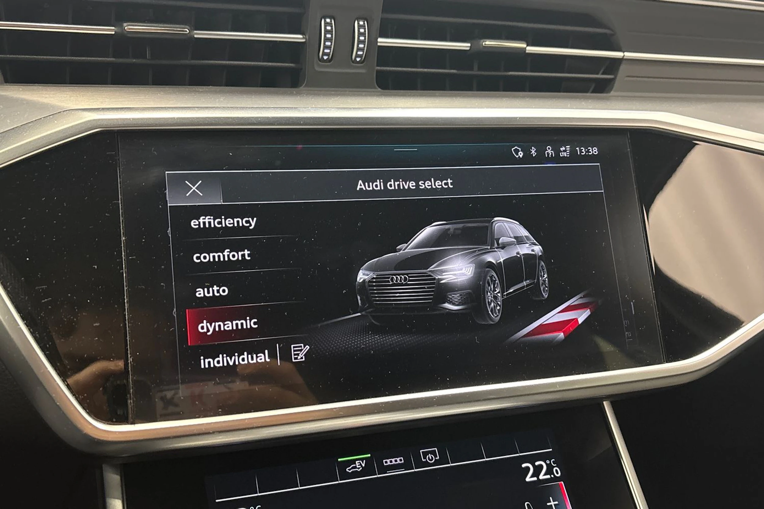 musta Audi A6 2021 kuva 25.