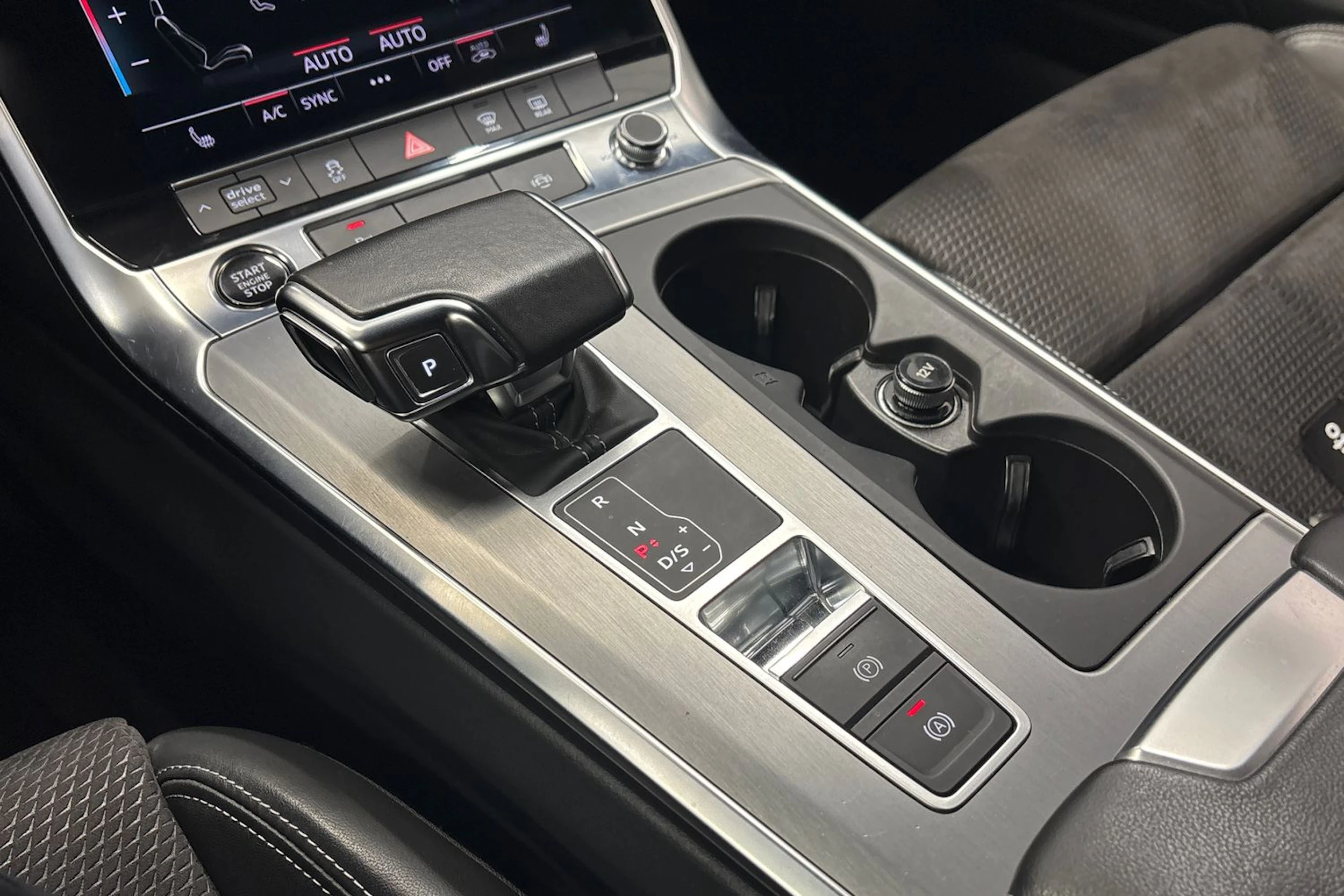 musta Audi A6 2021 kuva 28.