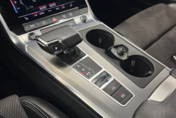 musta Audi A6 2021 kuva 28.