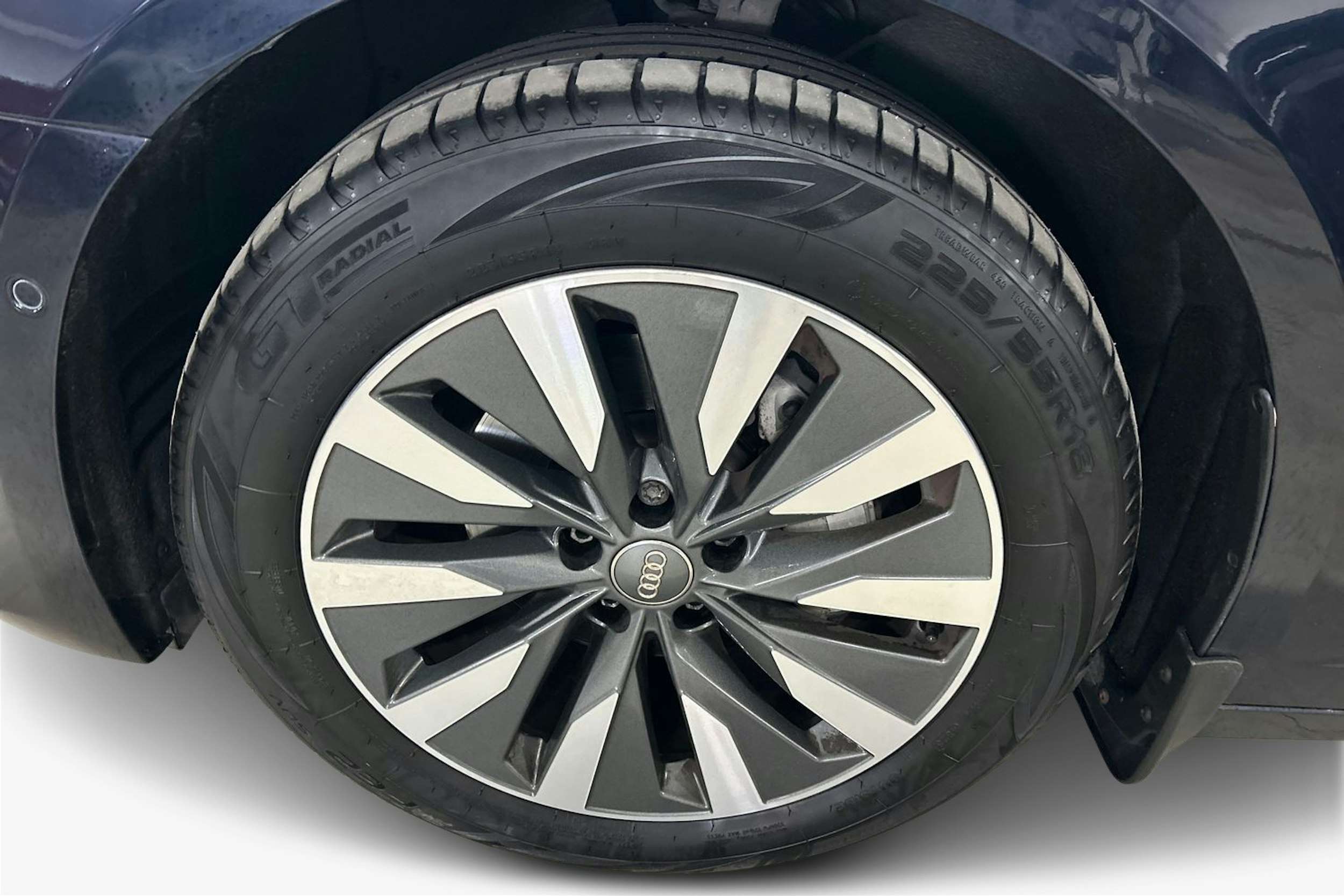 Sininen Audi A6 2021 kuva 11.