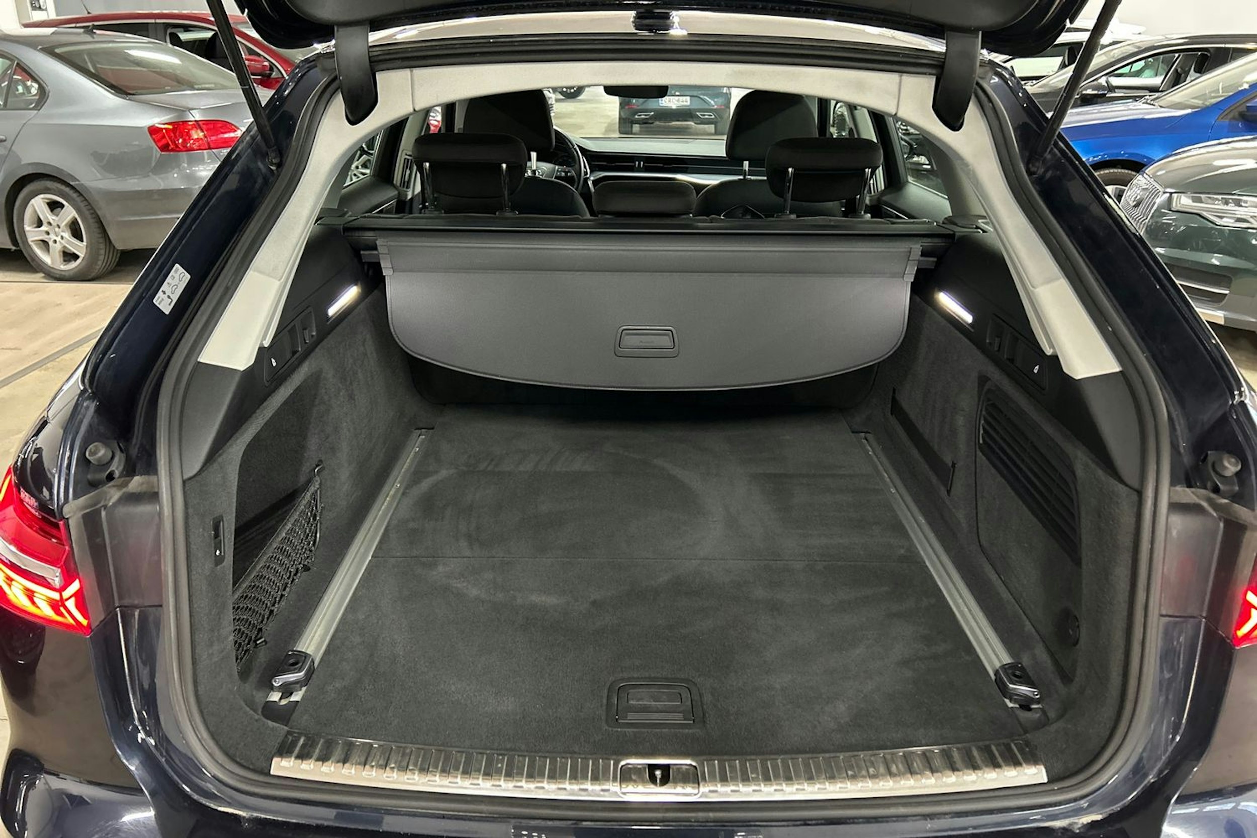 Sininen Audi A6 2021 kuva 14.