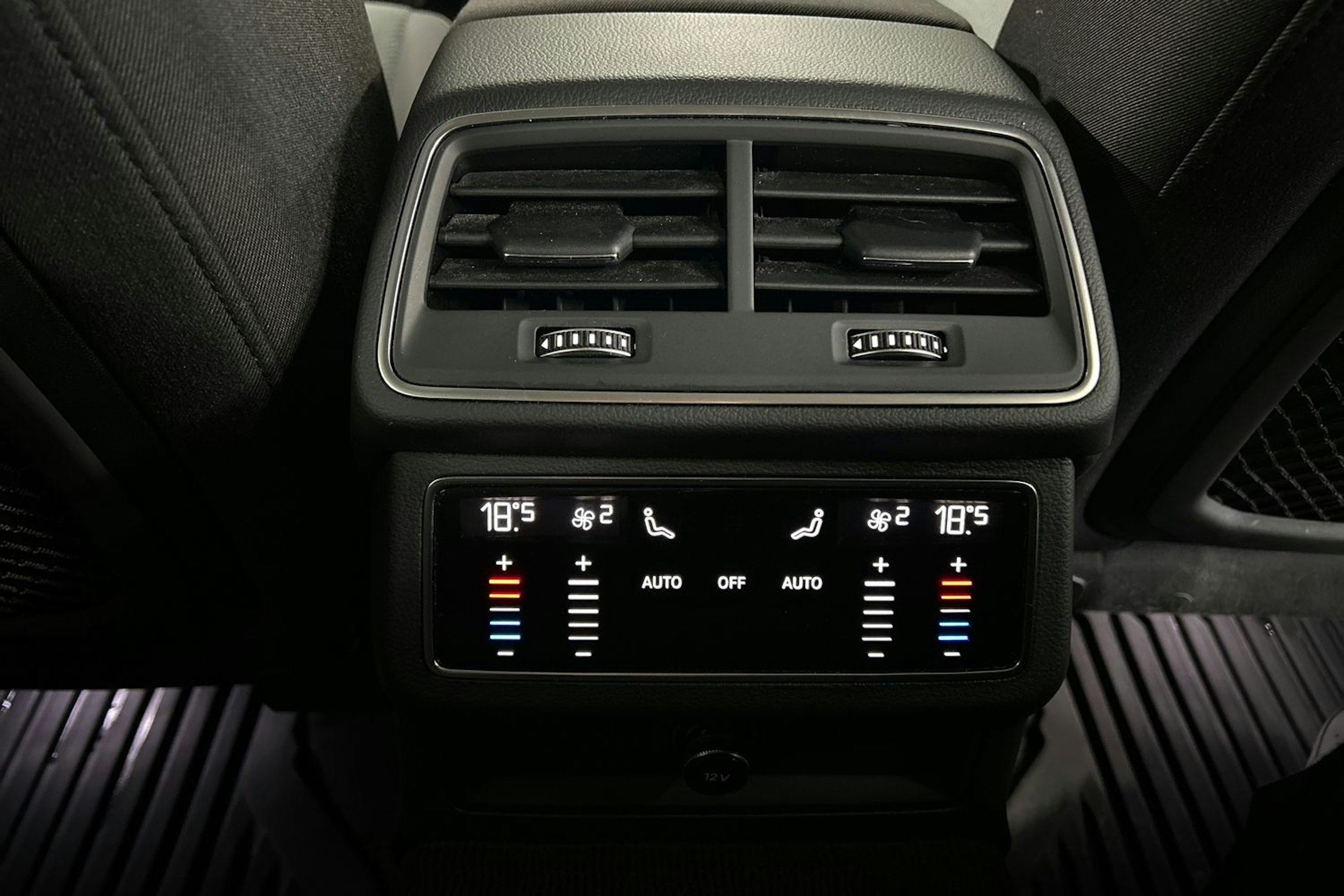 Sininen Audi A6 2021 kuva 26.