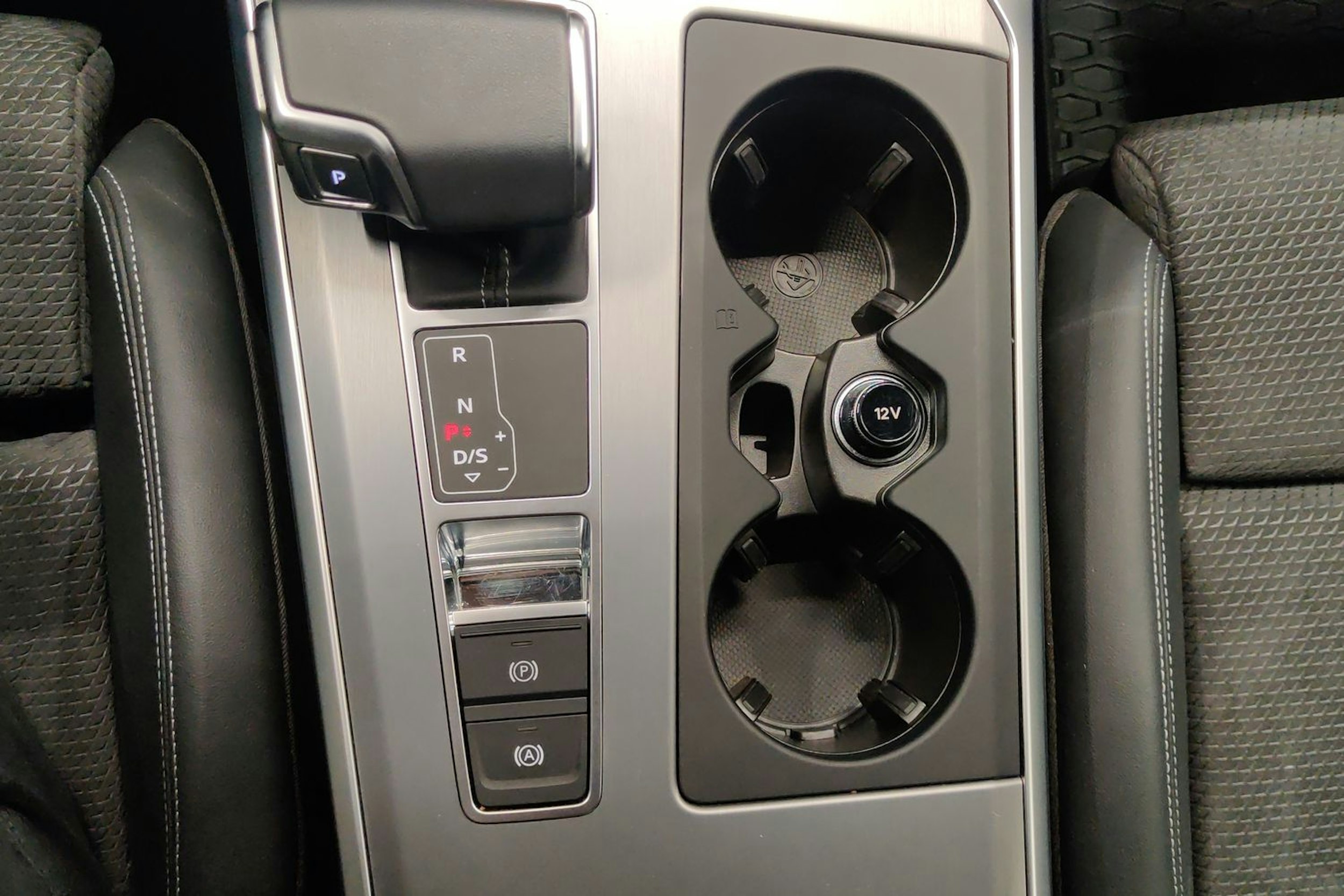 Harmaa Audi A6 2021 kuva 18.