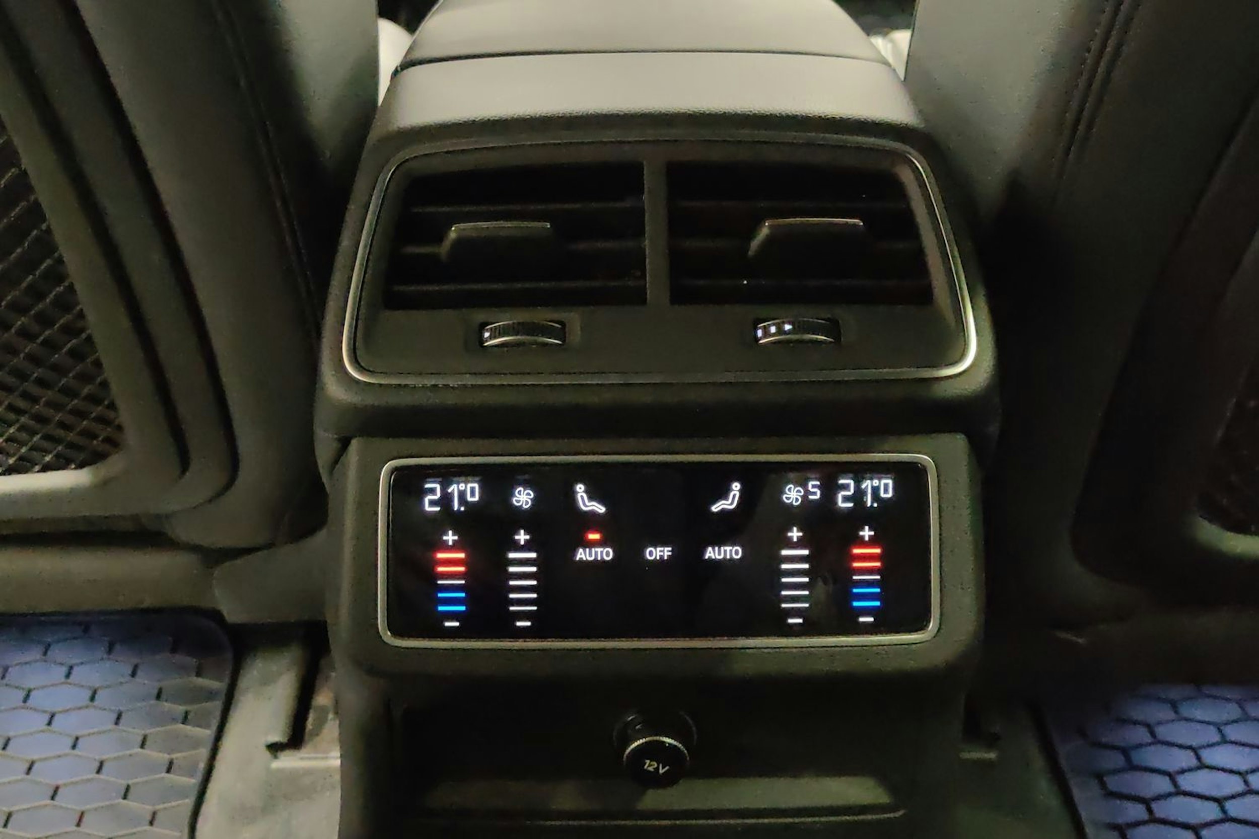 Harmaa Audi A6 2021 kuva 23.