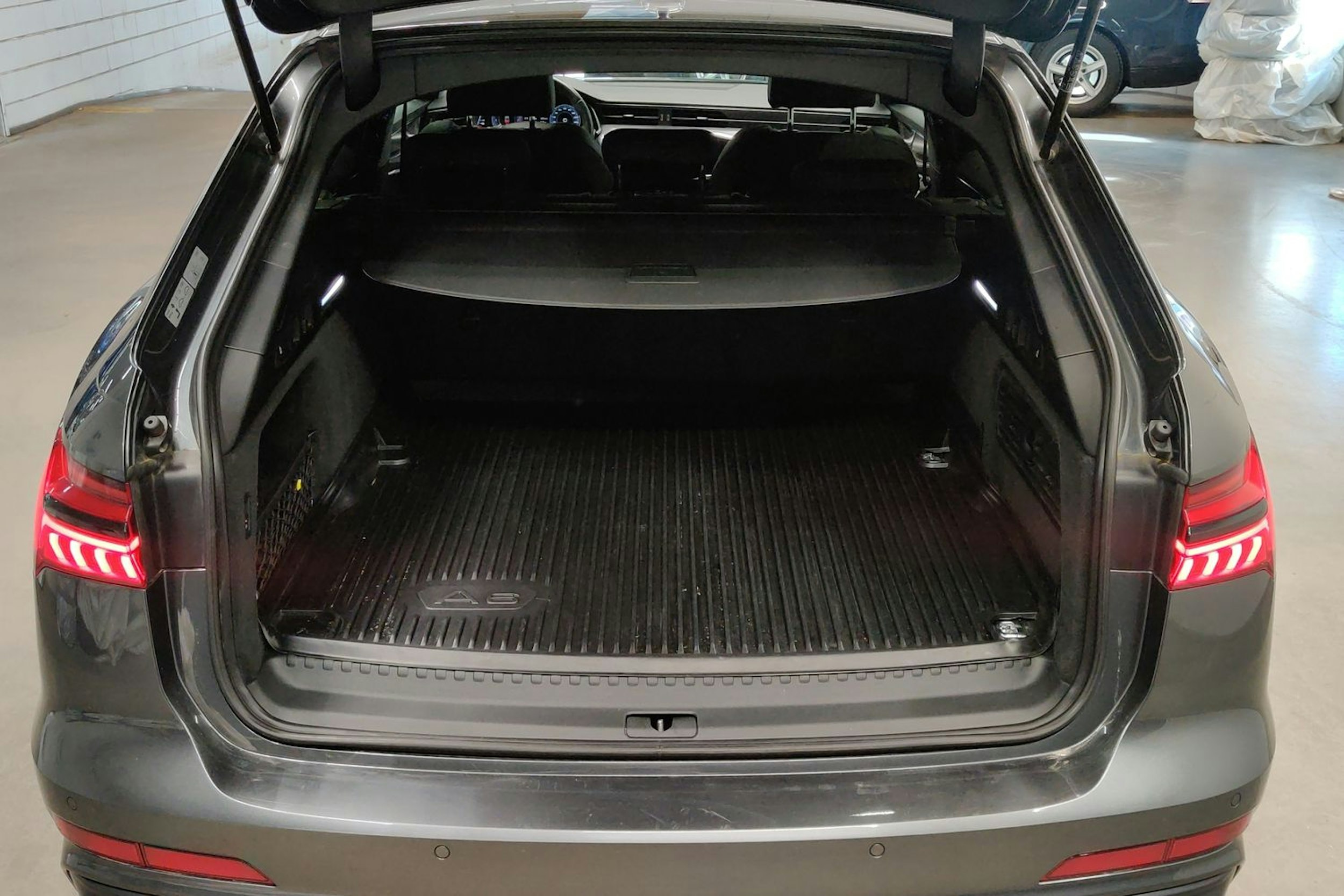 Harmaa Audi A6 2021 kuva 24.