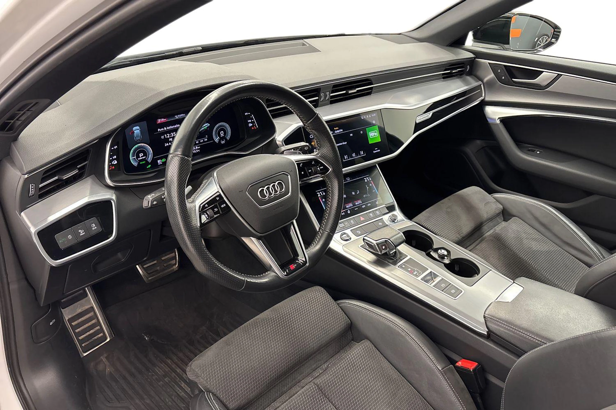 valkoinen Audi A6 2021 kuva 8.
