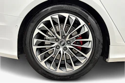 valkoinen Audi A6 2021 kuva 12.