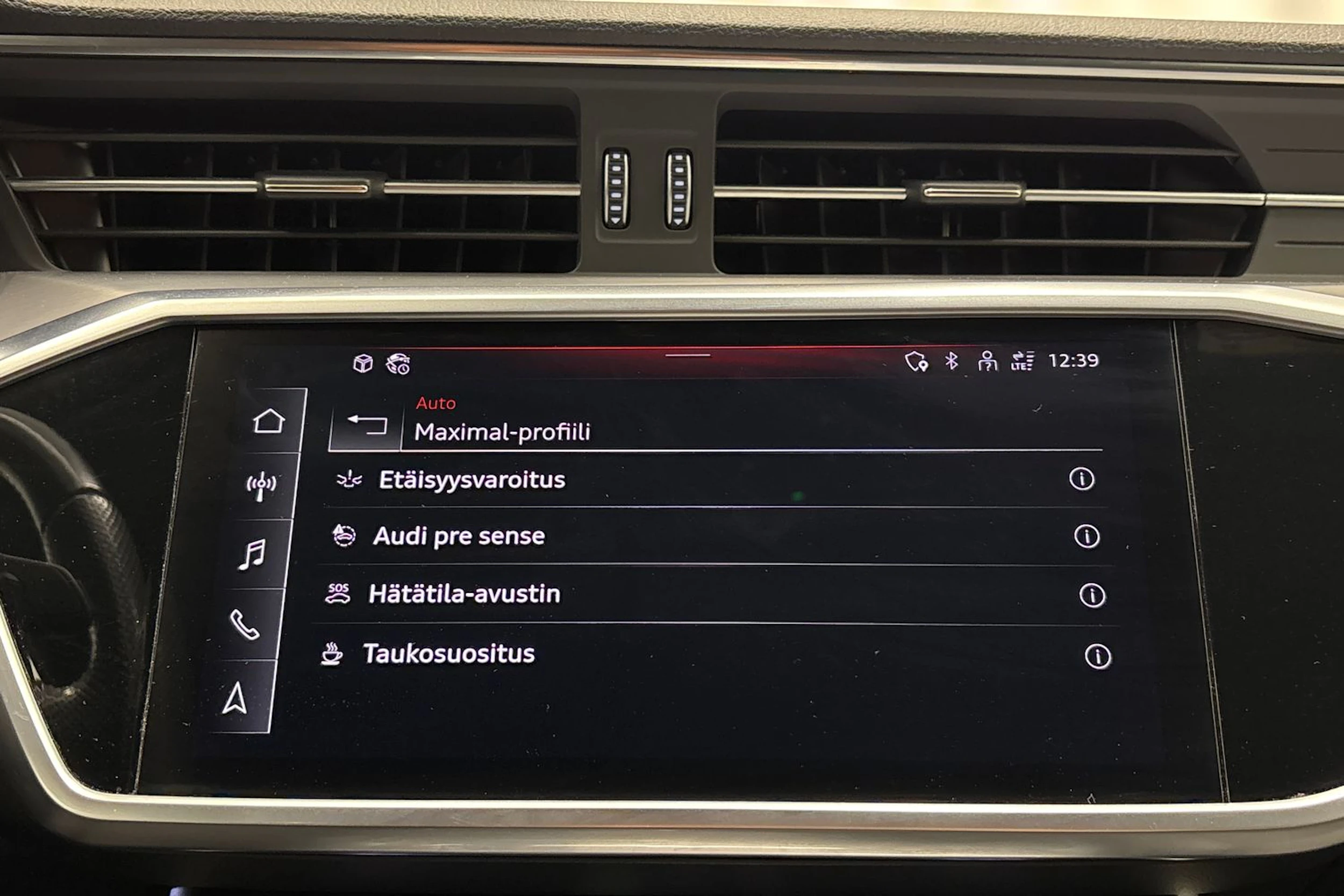 valkoinen Audi A6 2021 kuva 25.