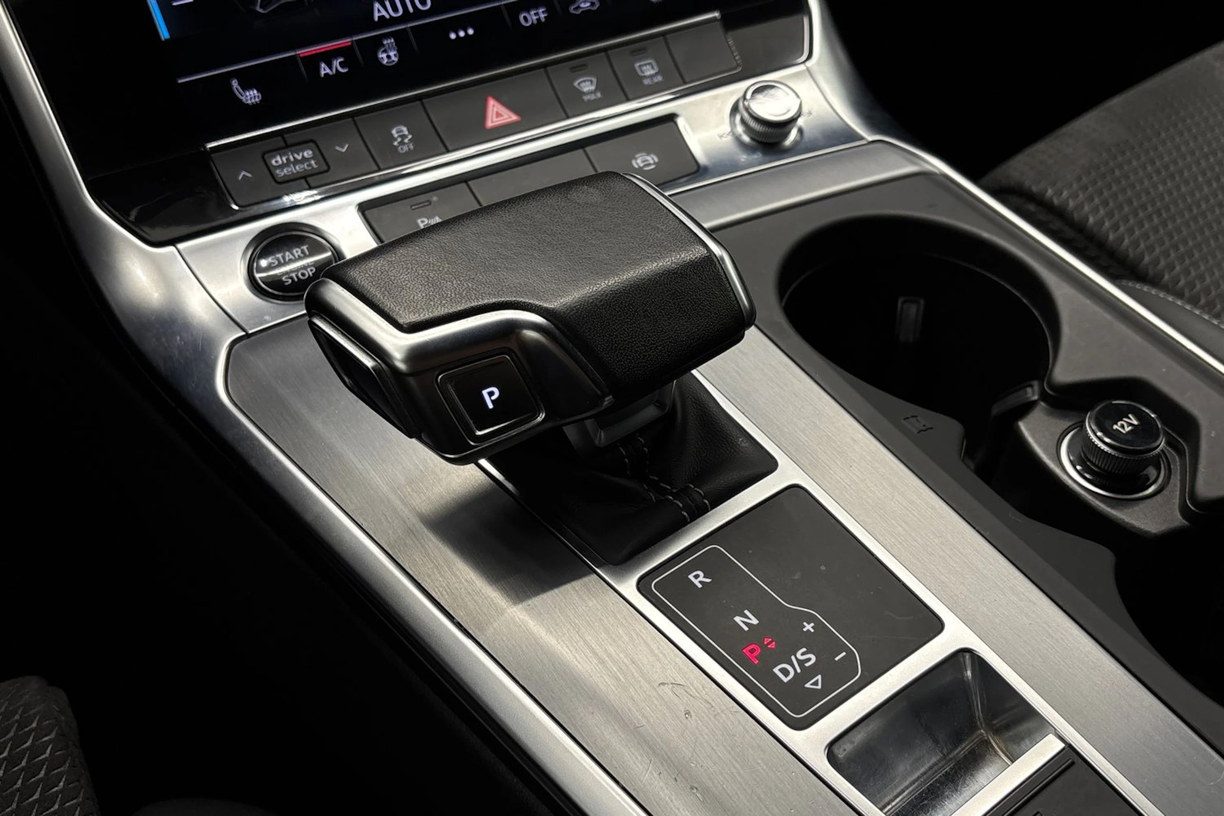 valkoinen Audi A6 2021 kuva 28.