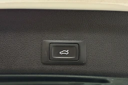 valkoinen Audi A6 2021 kuva 30.