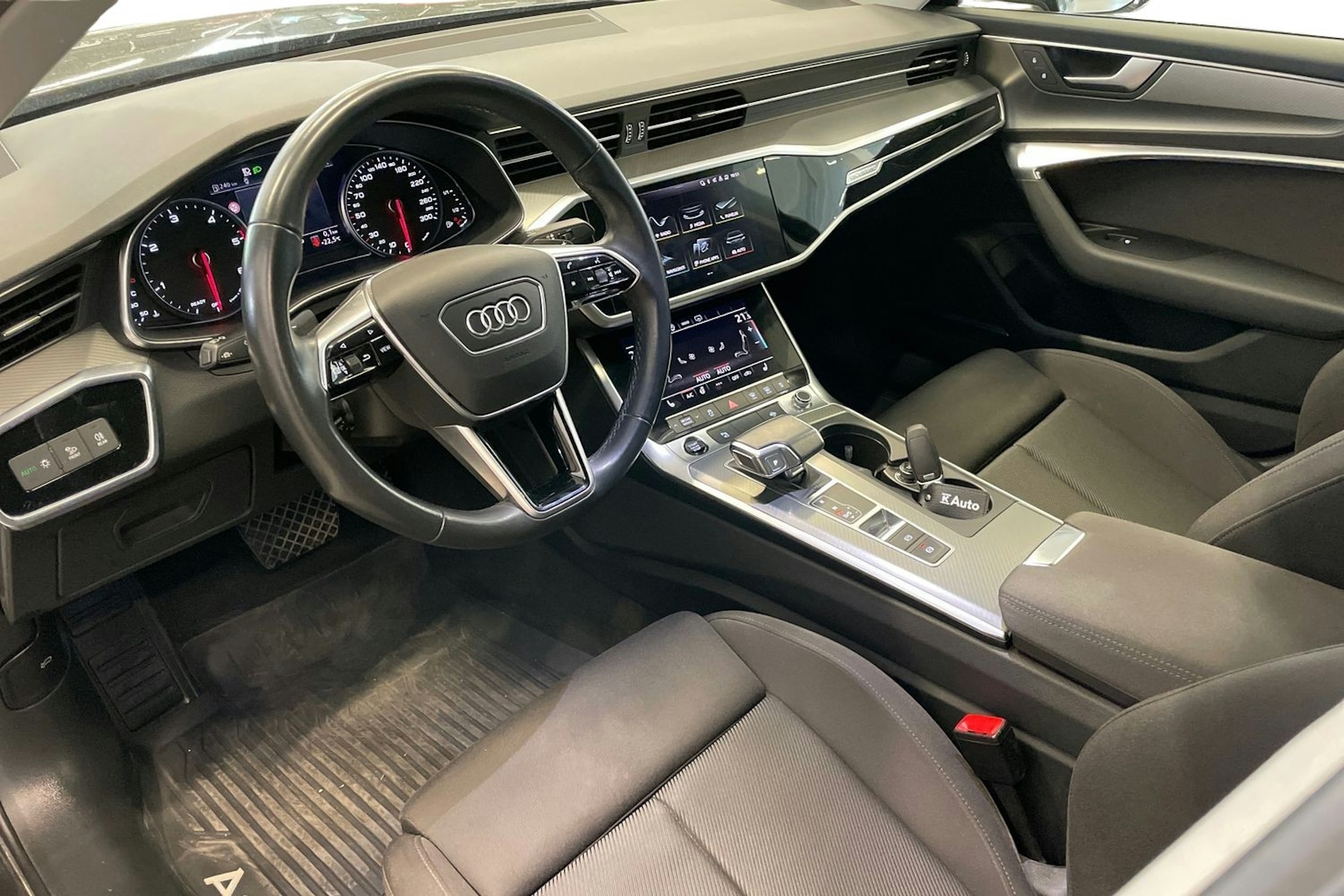 Harmaa Audi A6 2021 kuva 3.